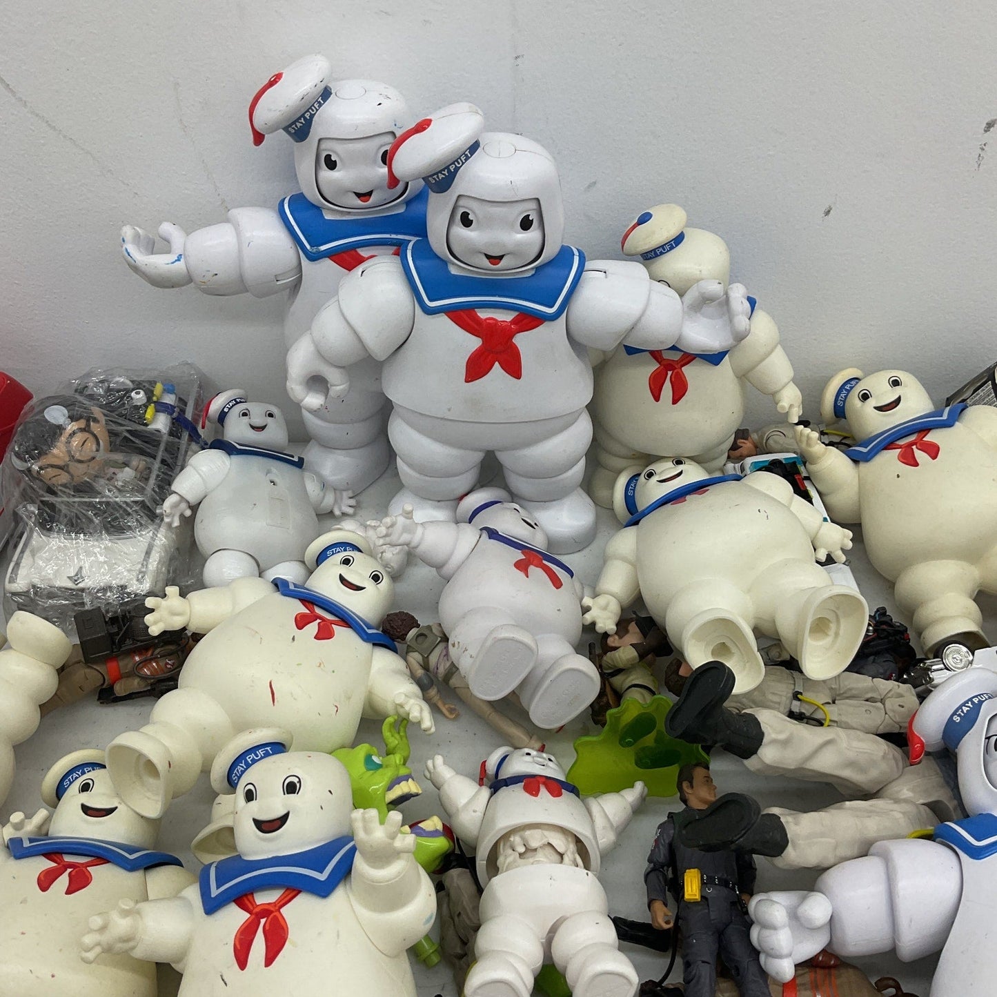 HUGE LOT 25 lbs Ghostbusters Stay Puft Marshmallow Man Action Figures Ecto Car - Warehouse Toys