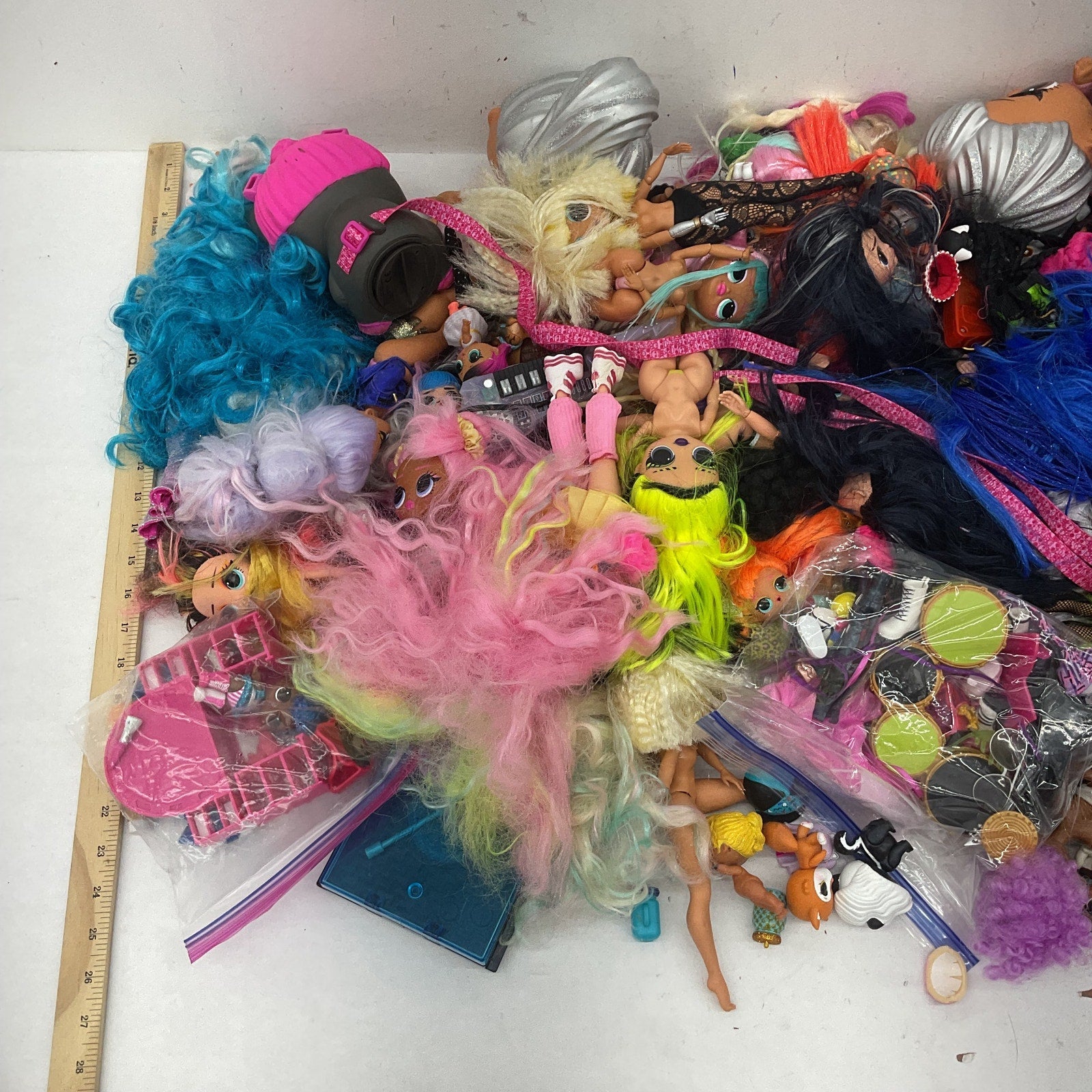 Huge LOT 25 lbs MGA LOL OMG Surprise Big Lil Sistas Play Fashion Dolls Preowned - Warehouse Toys