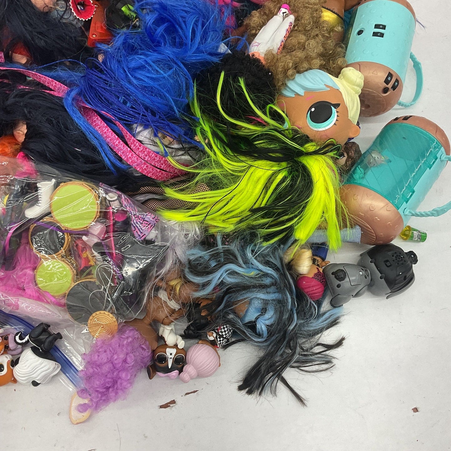 Huge LOT 25 lbs MGA LOL OMG Surprise Big Lil Sistas Play Fashion Dolls Preowned - Warehouse Toys