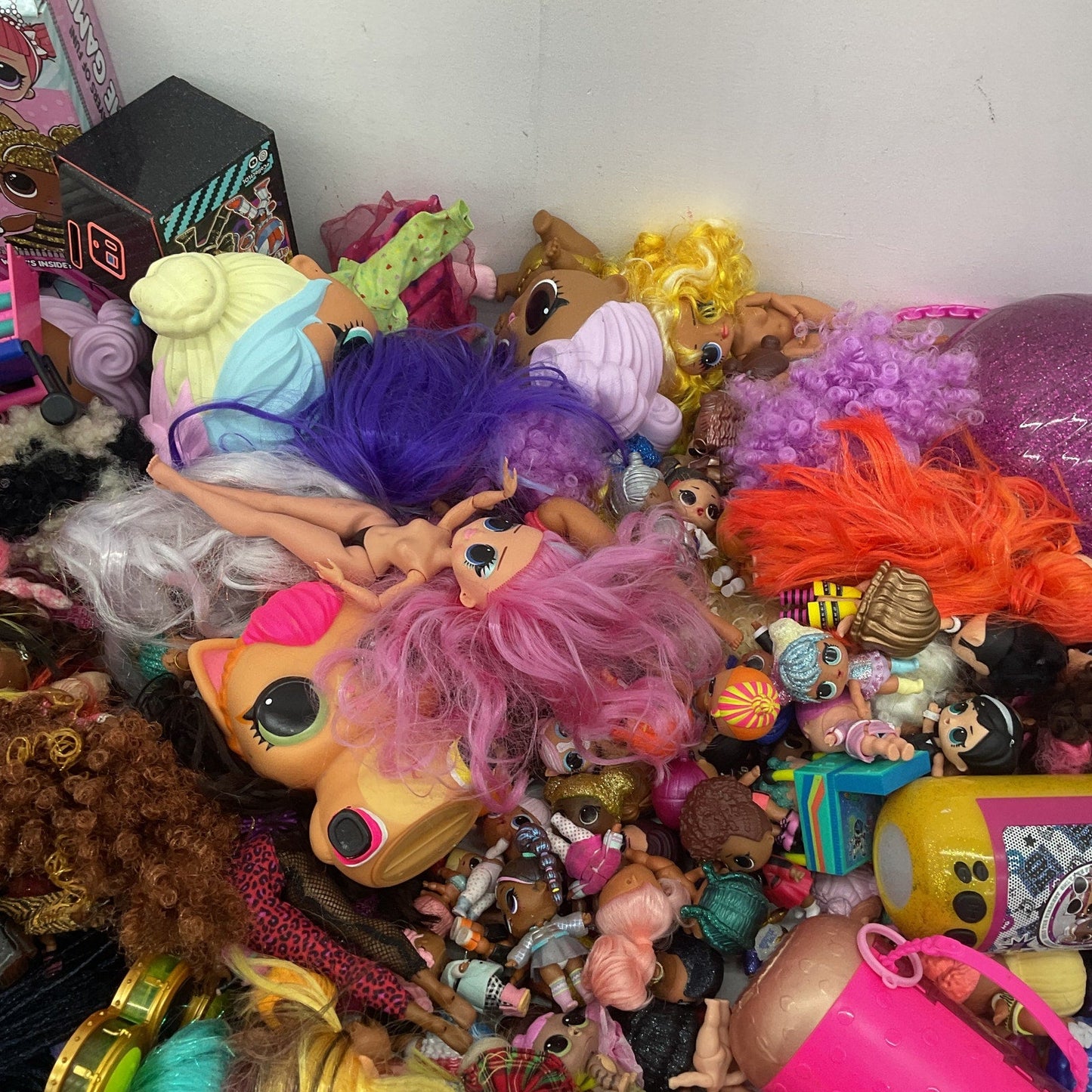 Huge LOT 30 lbs MGA LOL OMG Surprise Big Lil Sistas Play Fashion Dolls Preowned - Warehouse Toys