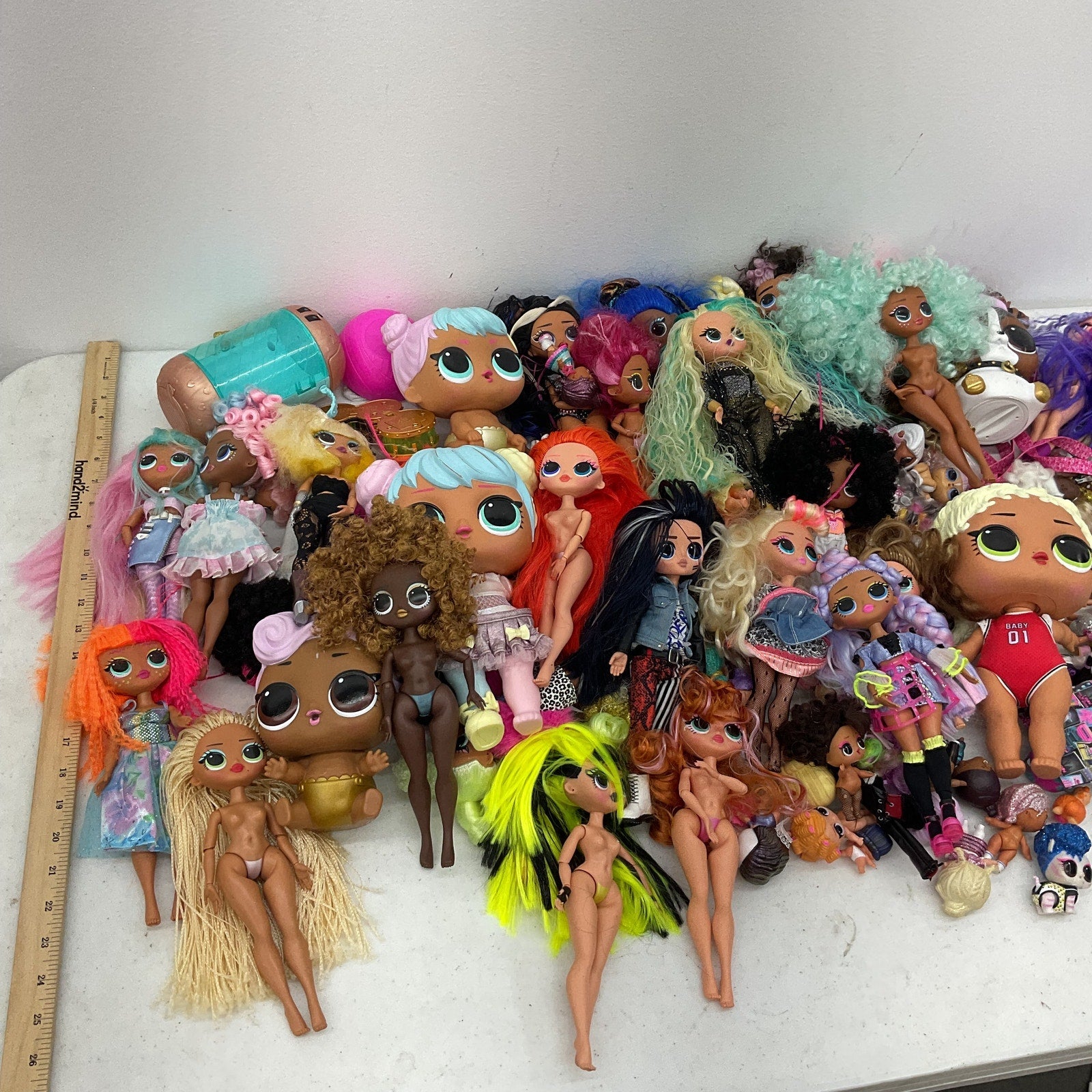 Huge LOT MGA LOL OMG Surprise 20 lbs Big Lil Sistas Play Fashion Dolls Preowned - Warehouse Toys