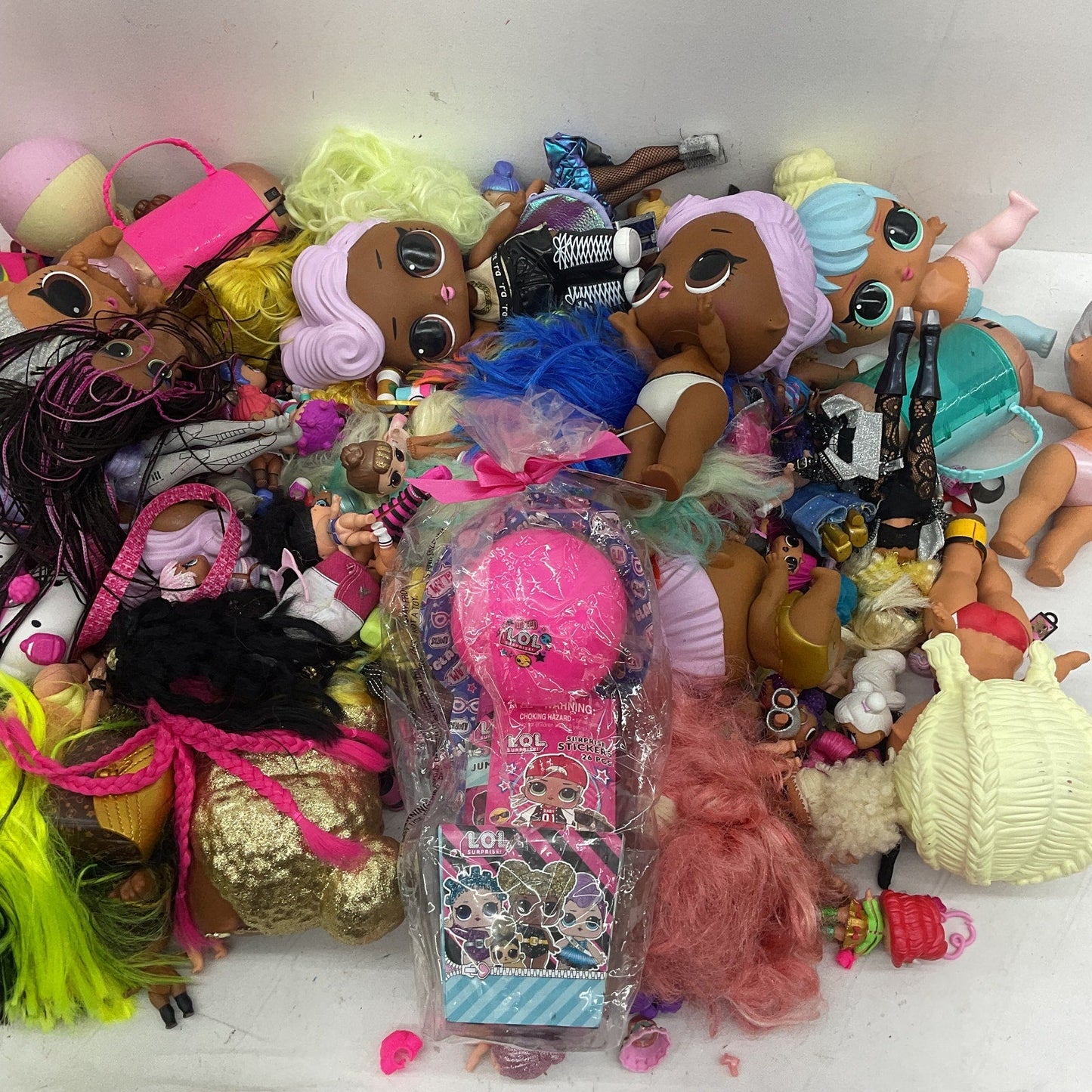 Huge LOT MGA LOL OMG Surprise 28 lbs Big Lil Sistas Play Fashion Dolls Preowned - Warehouse Toys