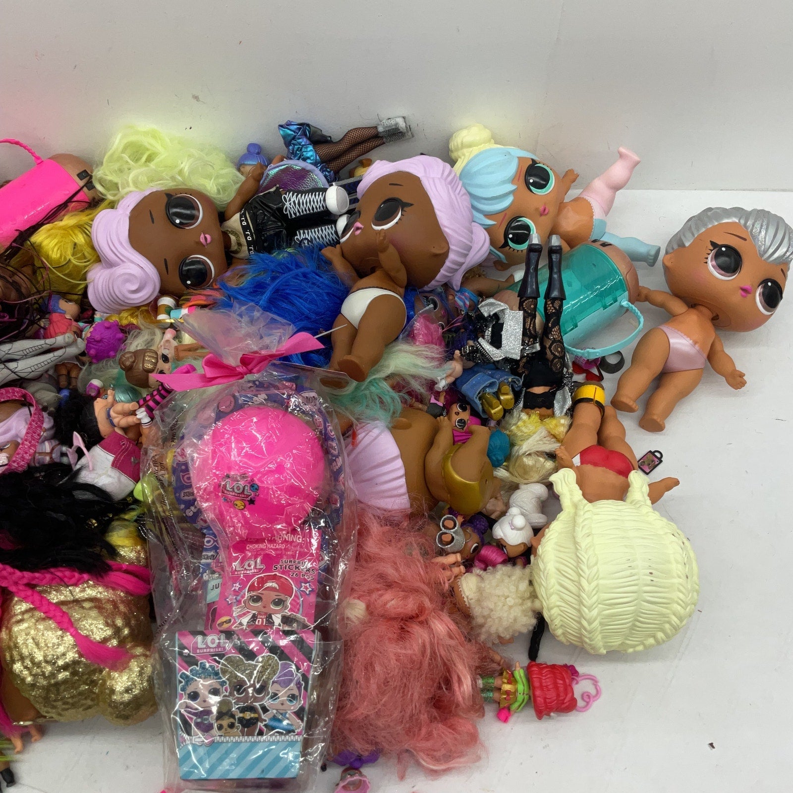 Huge LOT MGA LOL OMG Surprise 28 lbs Big Lil Sistas Play Fashion Dolls Preowned - Warehouse Toys