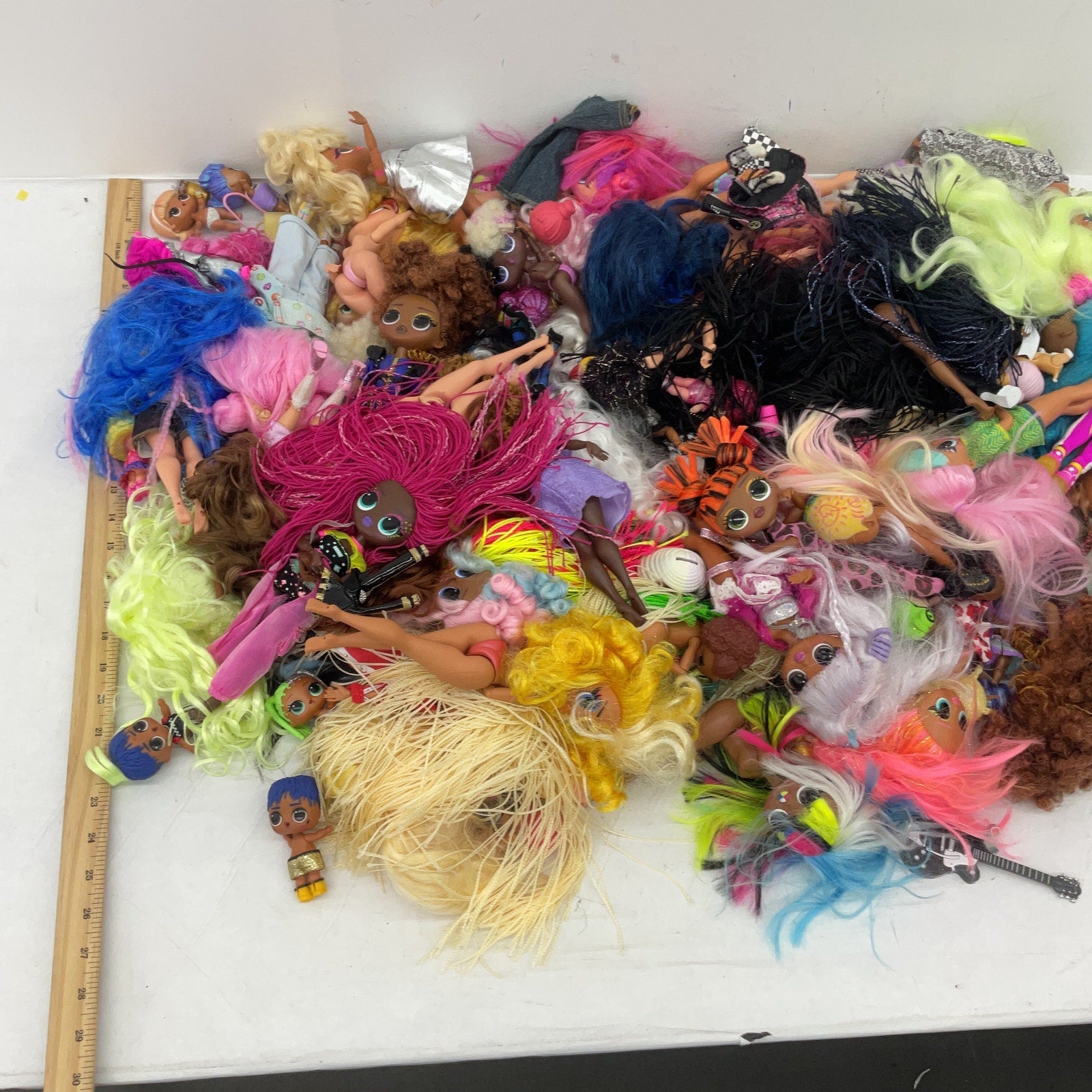 Huge LOT MGA LOL OMG Surprise Big Lil Sistas 20 lbs Play Fashion Dolls Preowned - Warehouse Toys