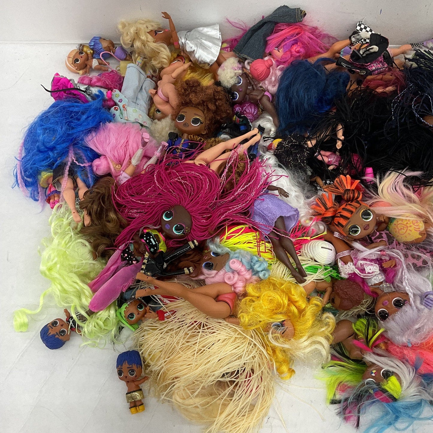 Huge LOT MGA LOL OMG Surprise Big Lil Sistas 20 lbs Play Fashion Dolls Preowned - Warehouse Toys