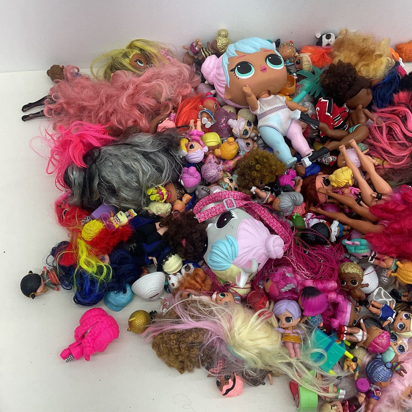 Huge LOT MGA LOL OMG Surprise Big Lil Sistas Play Fashion Dolls 25 lbs Preowned - Warehouse Toys