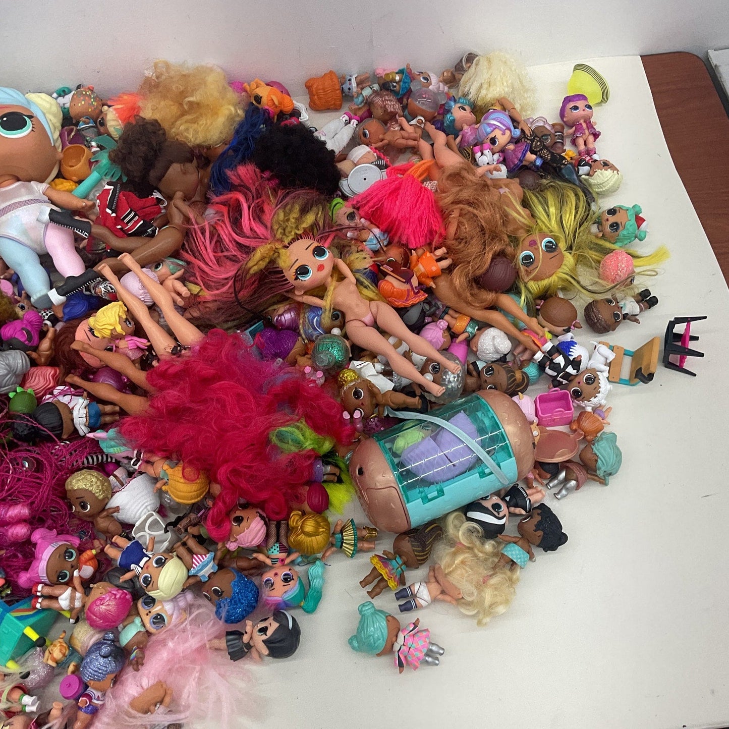 Huge LOT MGA LOL OMG Surprise Big Lil Sistas Play Fashion Dolls 25 lbs Preowned - Warehouse Toys