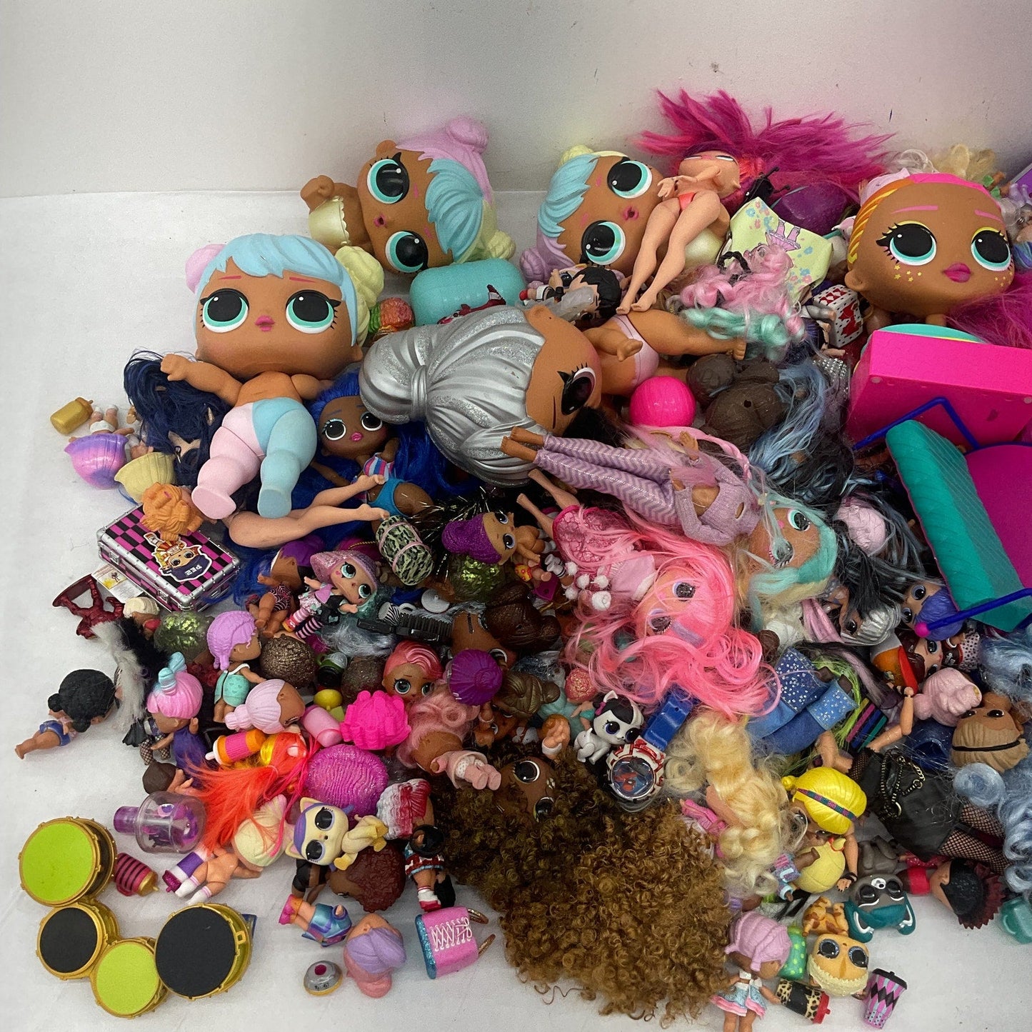 Huge LOT MGA LOL OMG Surprise Big Lil Sistas Play Fashion Dolls Preowned 25 lbs - Warehouse Toys