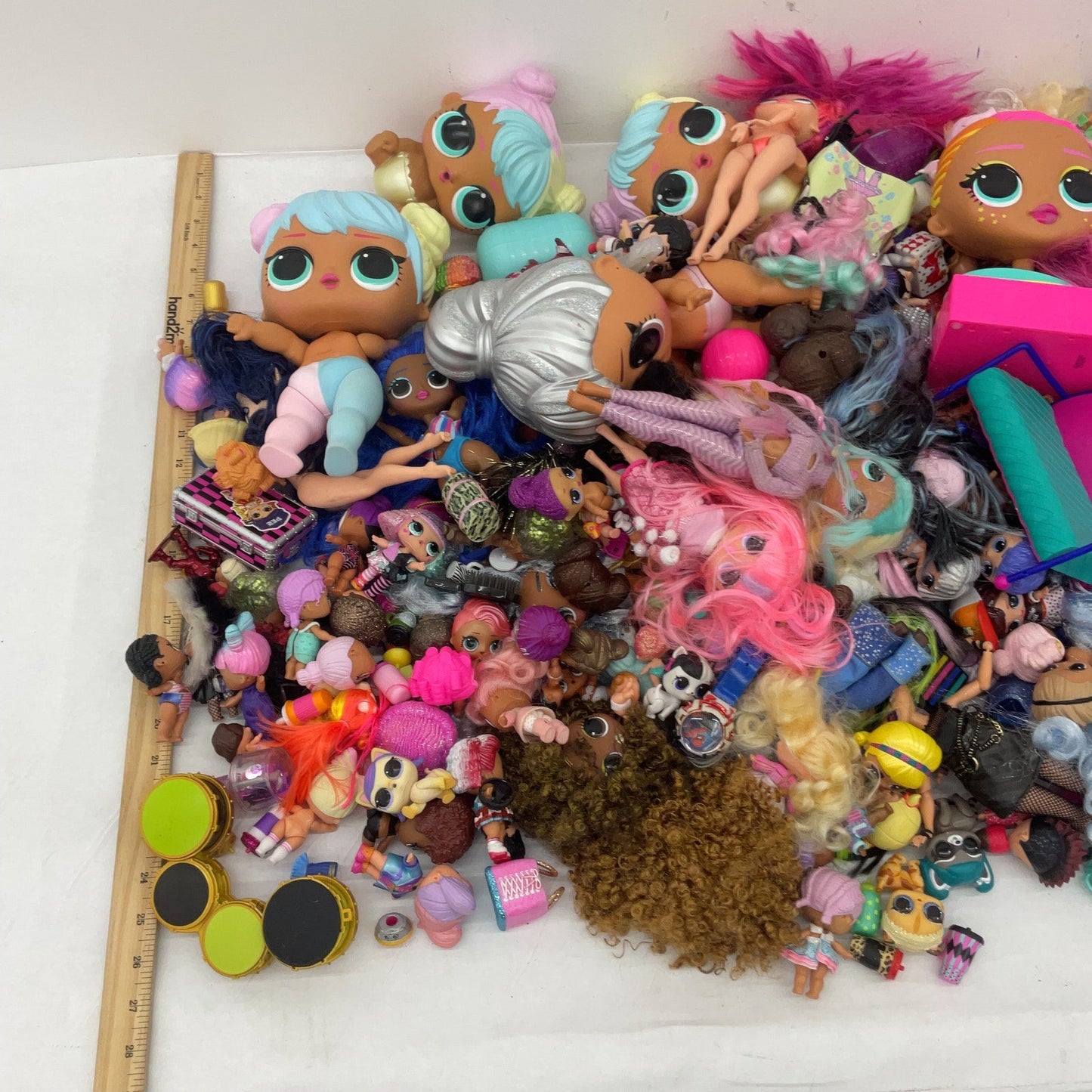 Huge LOT MGA LOL OMG Surprise Big Lil Sistas Play Fashion Dolls Preowned 25 lbs - Warehouse Toys