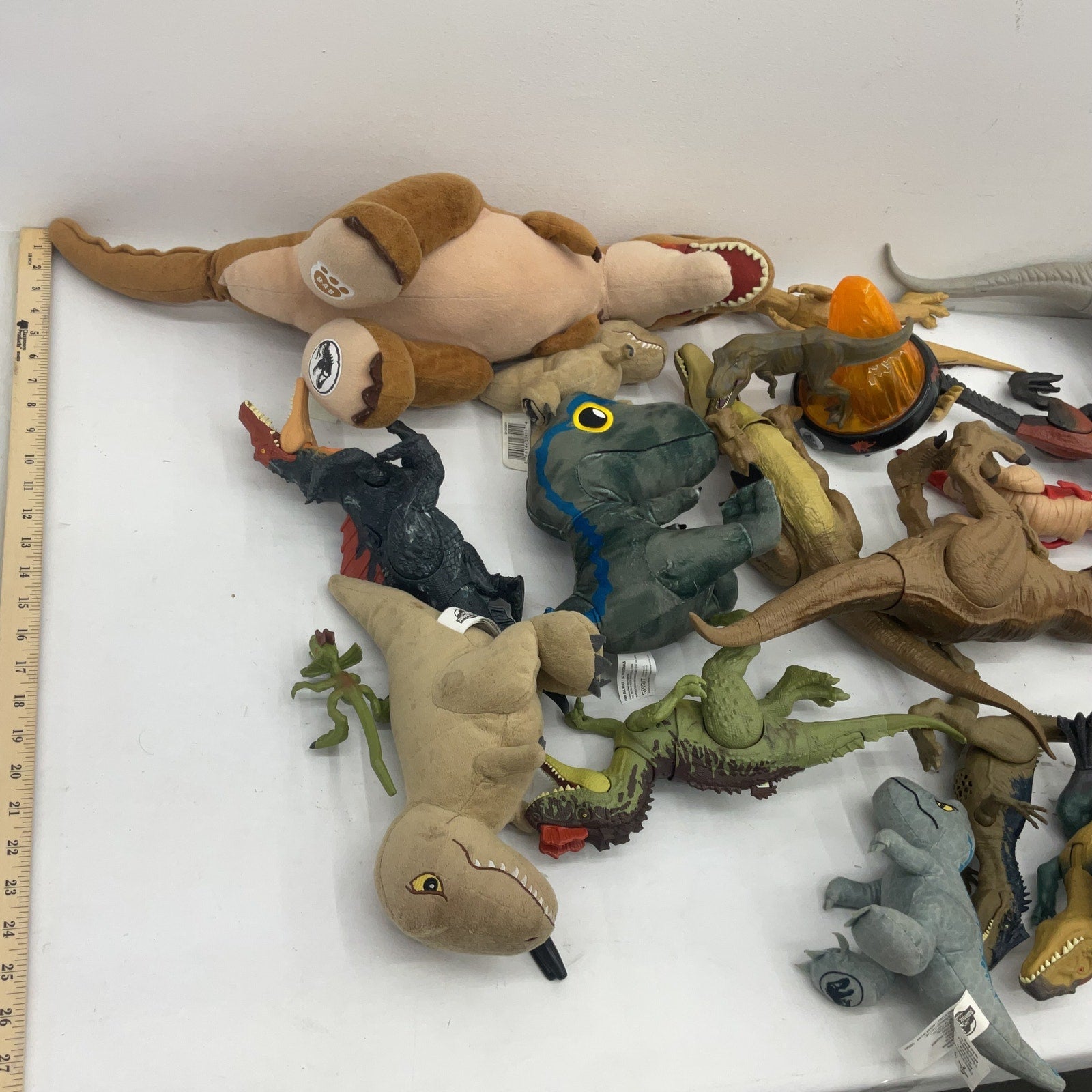 Jurassic Park World T - Rex Dinosaur Action Figures & Plush 21 lbs Preowned LOT - Warehouse Toys