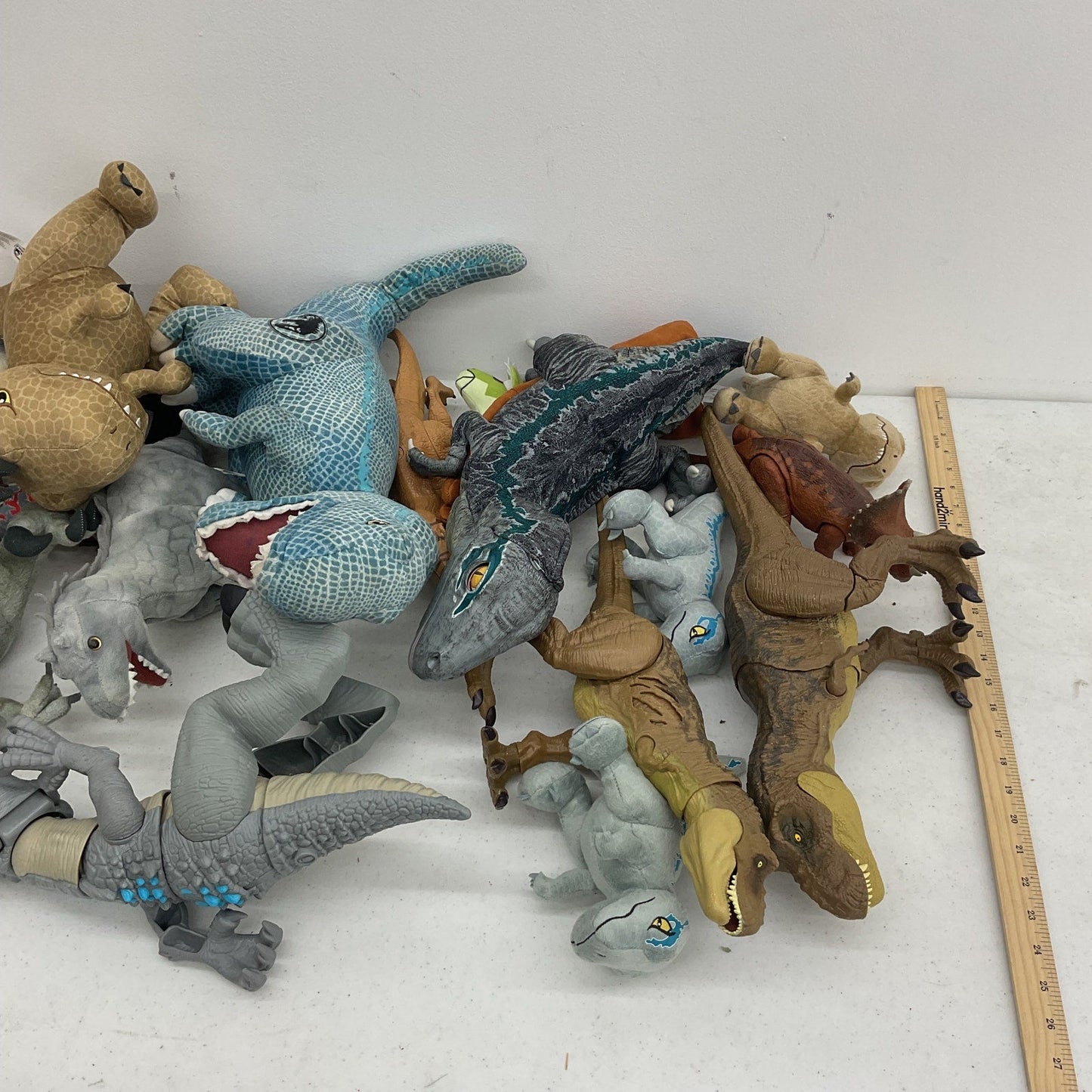 Jurassic Park World T - Rex Dinosaur Action Figures Plush Toys 9 lbs Preowned LOT - Warehouse Toys