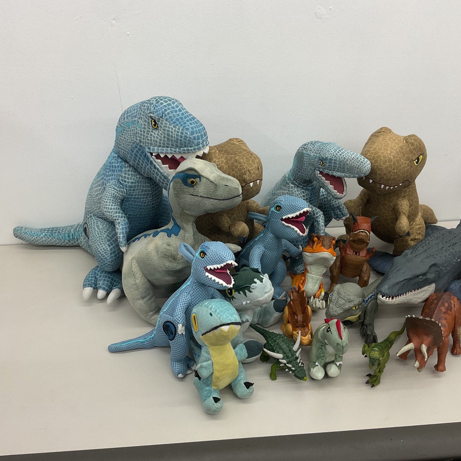 Jurassic World Action Figures Plush Wholesale Bulk Toy Lot Dinosaurs Warehouse Toys