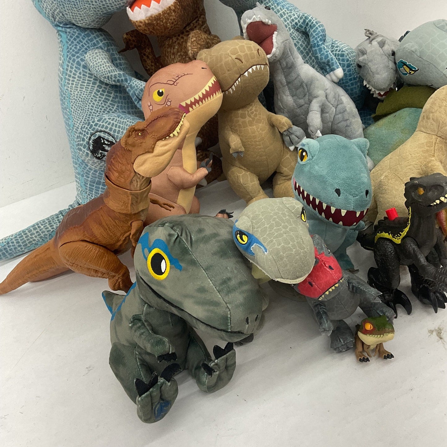 Jurassic World Park Dinosaur Mixed LOT 12 lbs Stuffed Plush Toys Preowned Raptor - Warehouse Toys