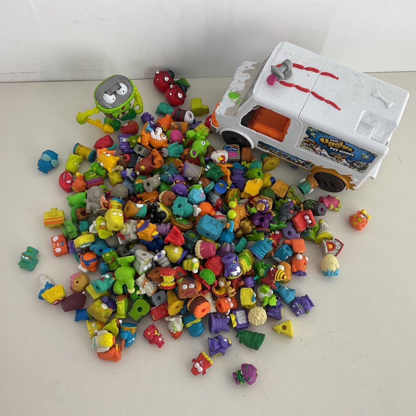 Large LOT Grossery Gang The Ugglys Pet Shop Van Trash Pack Mini Toy Figures - Warehouse Toys