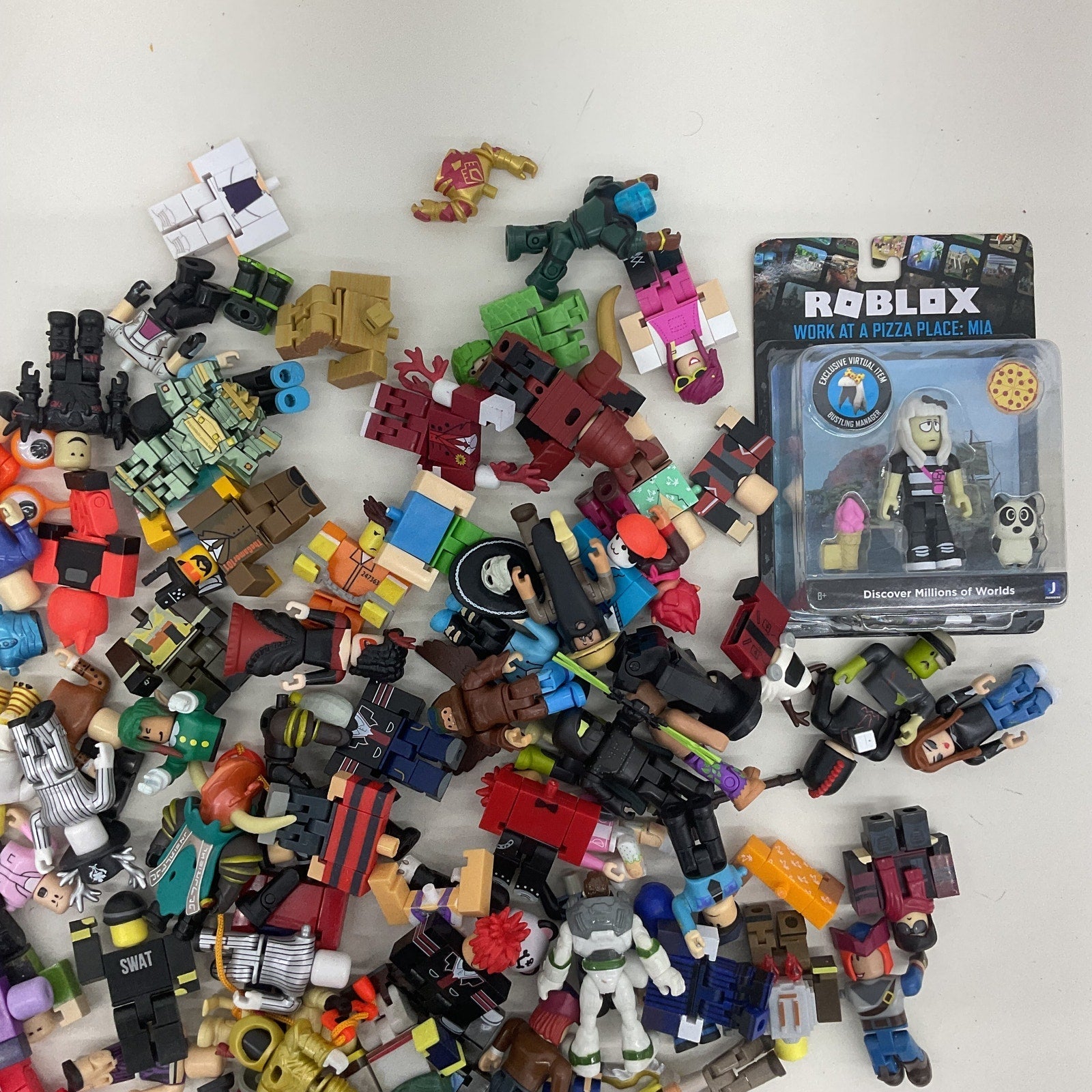 Roblox lot 80 outlet different figures