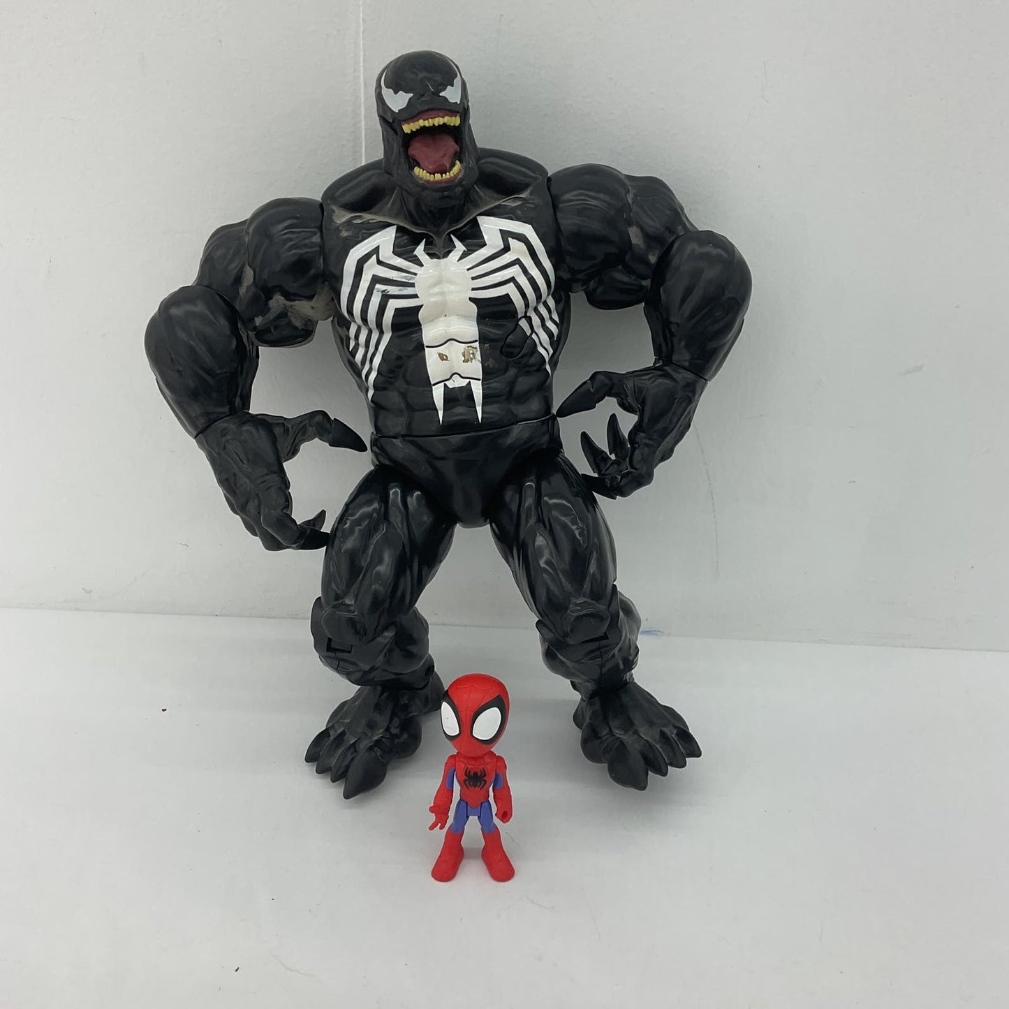 Large Marvel Spiderman Venom Action Figure & Tiny Mini Spiderman Figure - Warehouse Toys