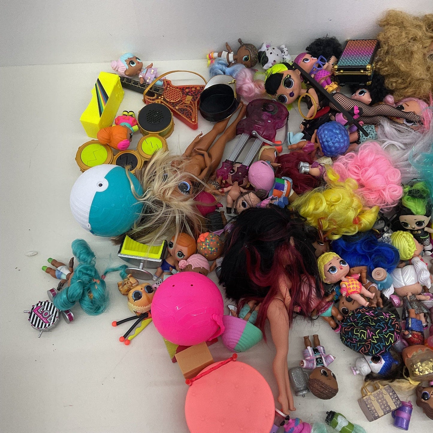 Large Mixed LOT 10 lbs MGA LOL OMG Surprise Big Lil Sistas Fashion Play Dolls - Warehouse Toys