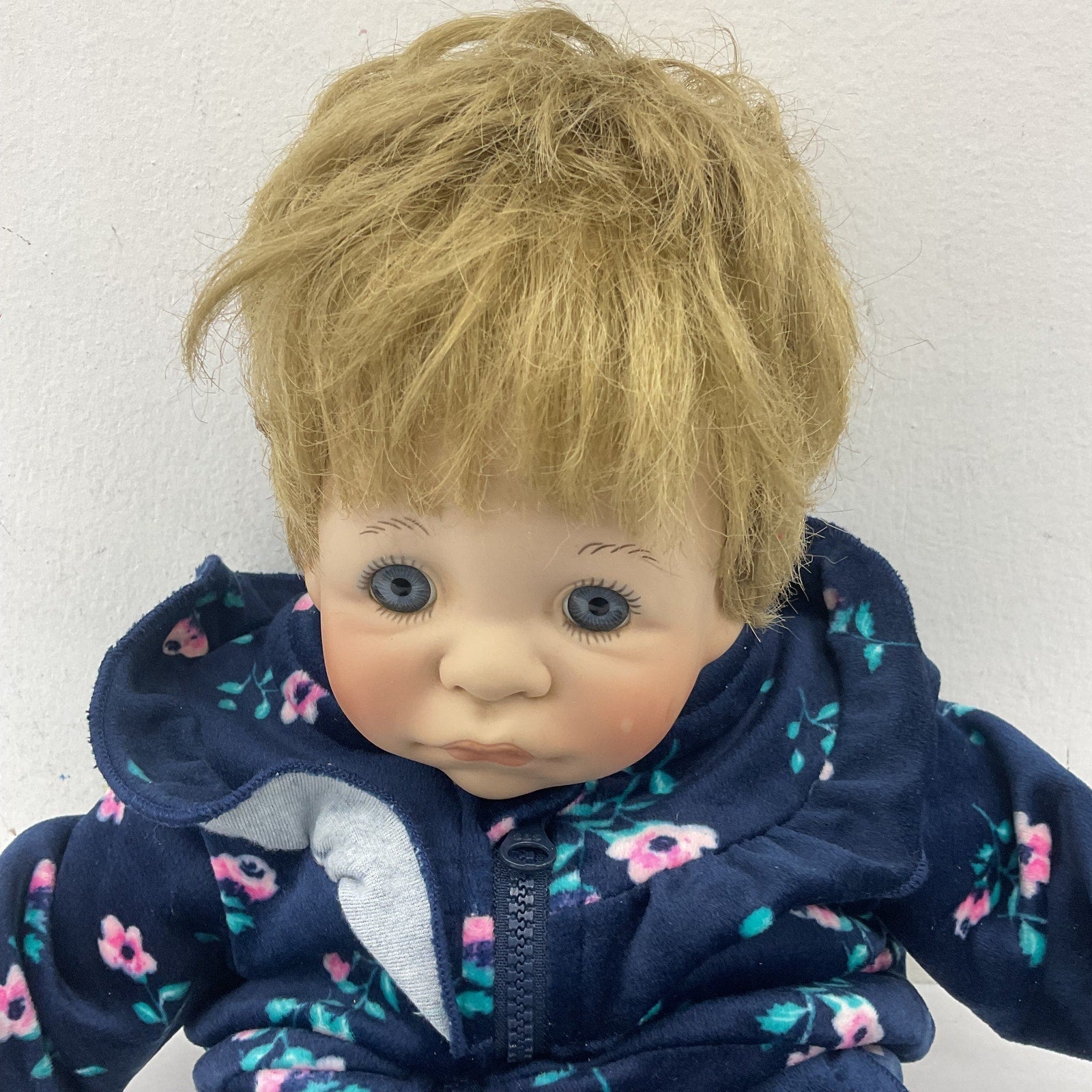 Lee Middleton Preowned Baby Doll First Moments Open Eyes Blonde Blue Eyed Cute - Warehouse Toys