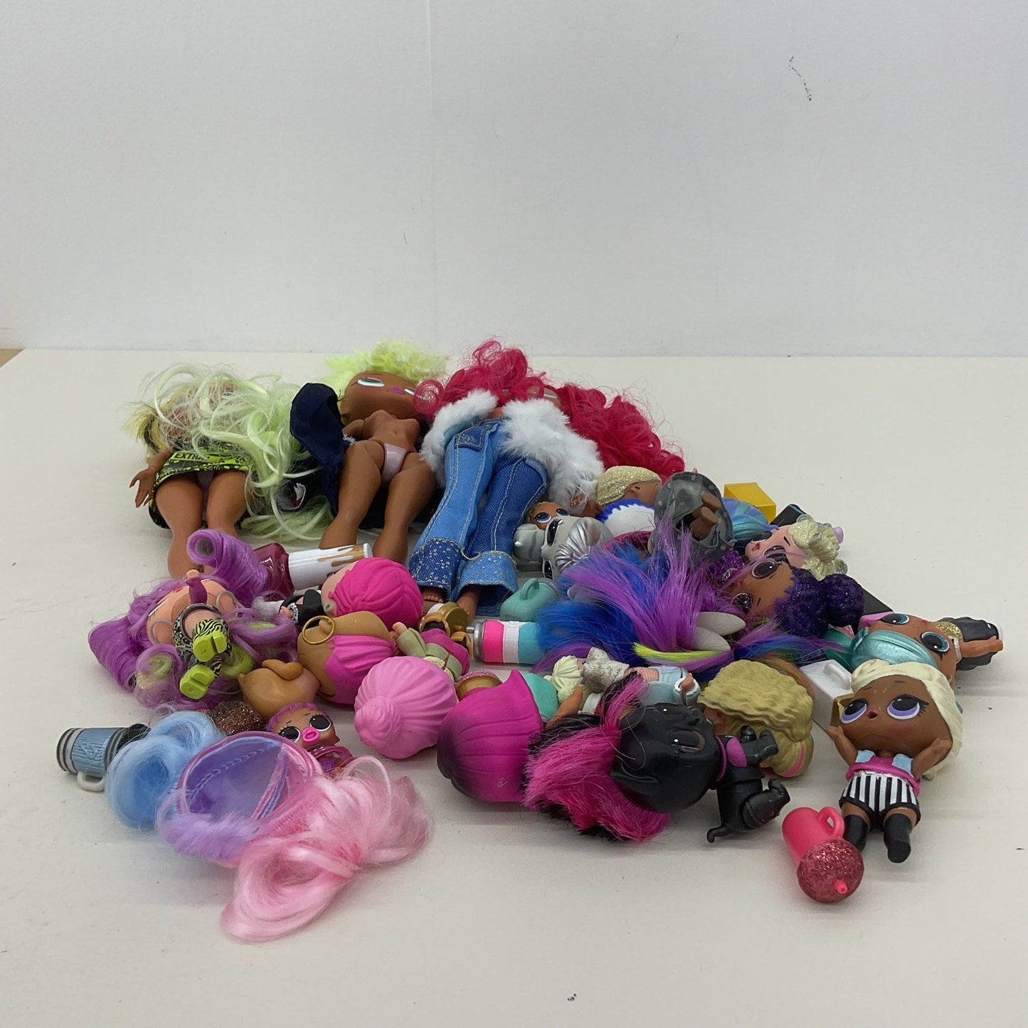 LOL OMG Surprise! Big & Lil Sistas Fashion Toy Play Dolls Preowned LOT - Warehouse Toys