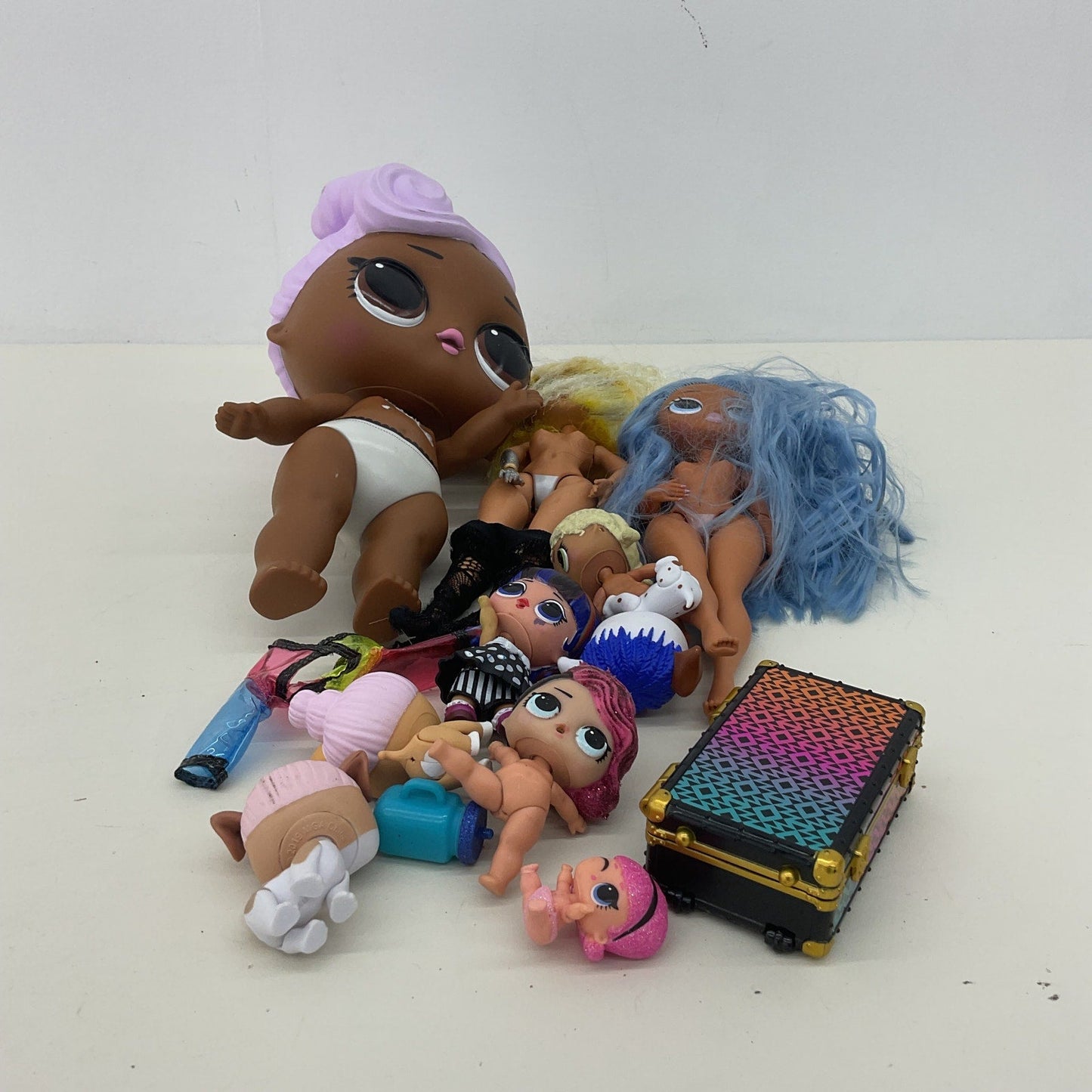 LOL OMG Surprise! MGA Fashion Play Dolls Big Lil Sistas Accessories Preowned LOT - Warehouse Toys