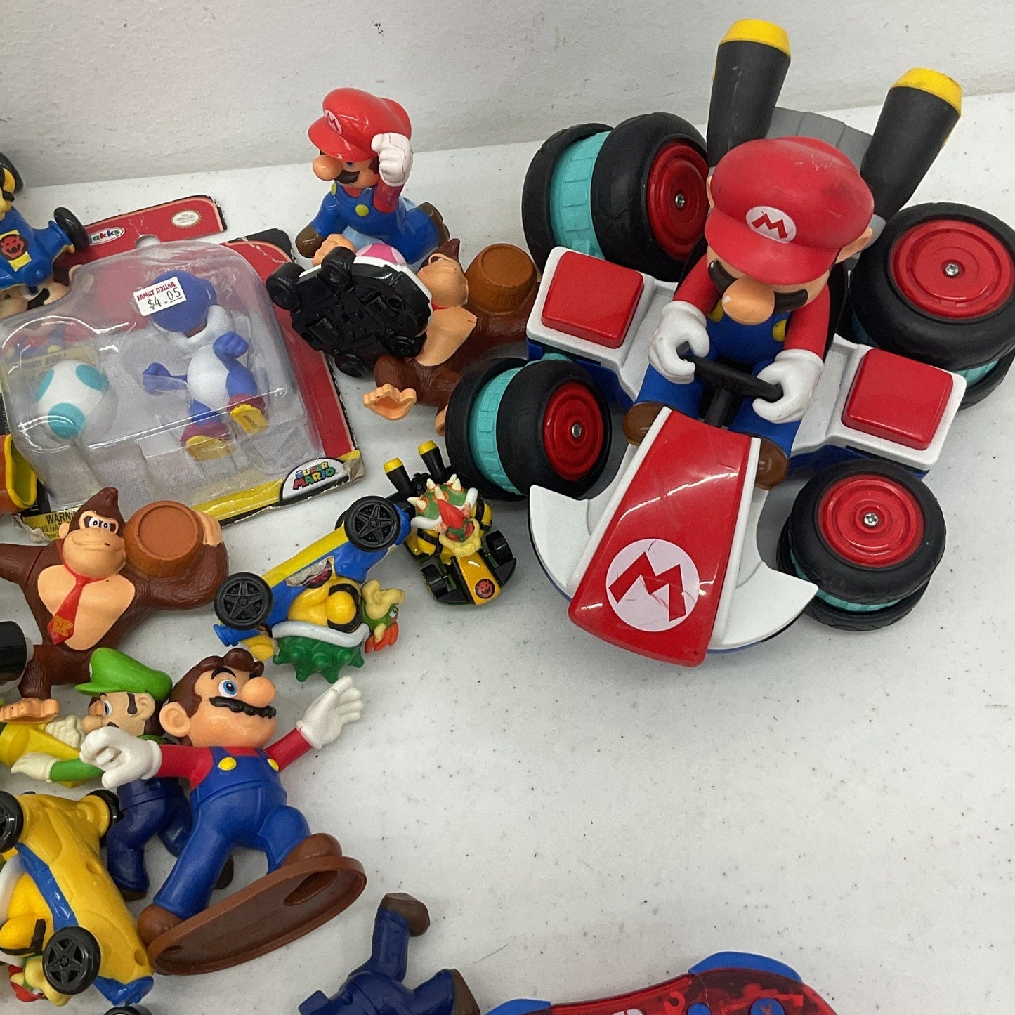 LOT 10 lbs Nintendo Super Mario Bros Luigi Yoshi DK Mixed Toy Figures Preowned - Warehouse Toys