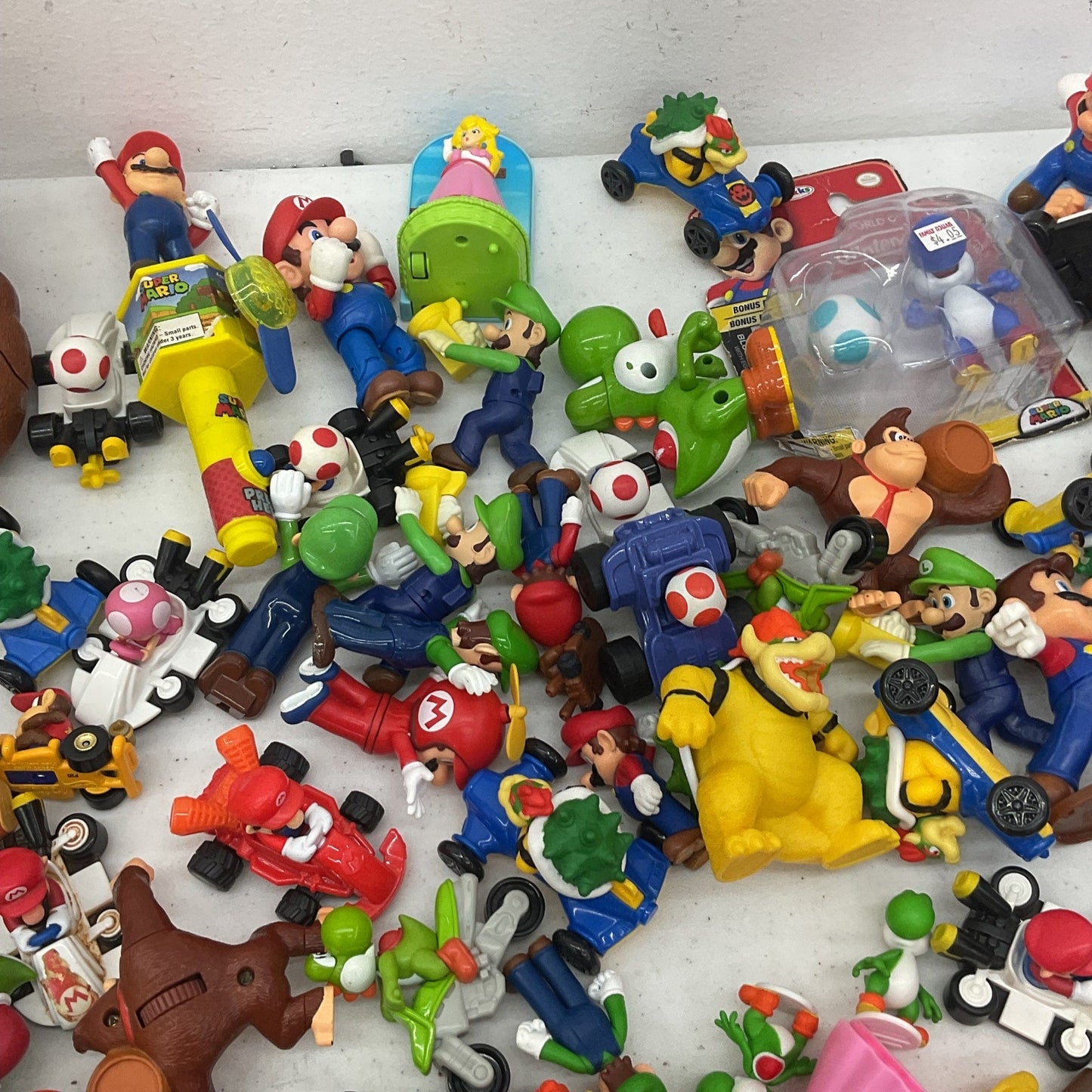 LOT 10 lbs Nintendo Super Mario Bros Luigi Yoshi DK Mixed Toy Figures Preowned - Warehouse Toys