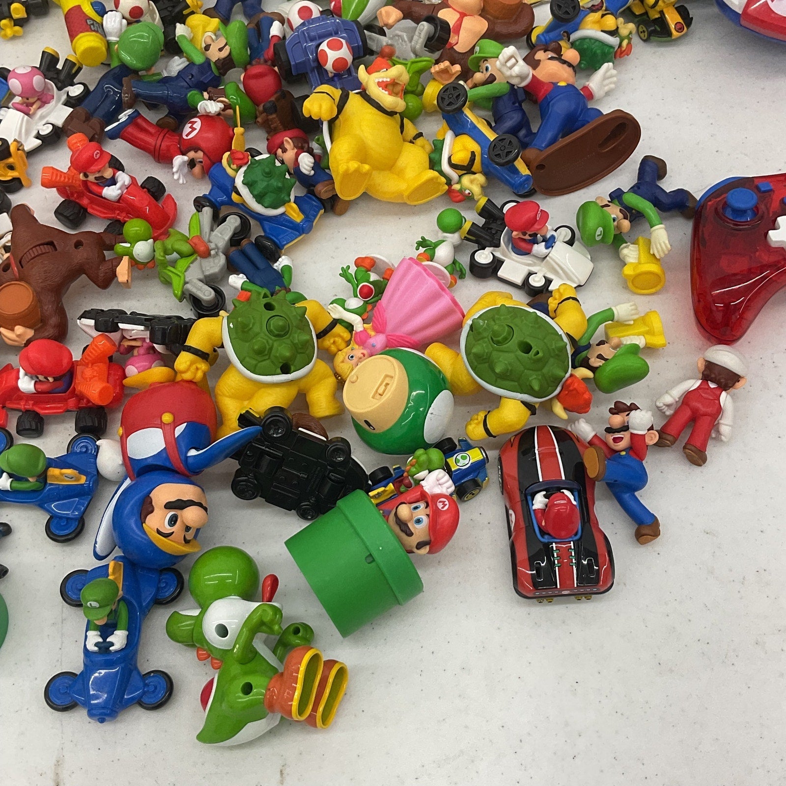 LOT 10 lbs Nintendo Super Mario Bros Luigi Yoshi DK Mixed Toy Figures Preowned - Warehouse Toys