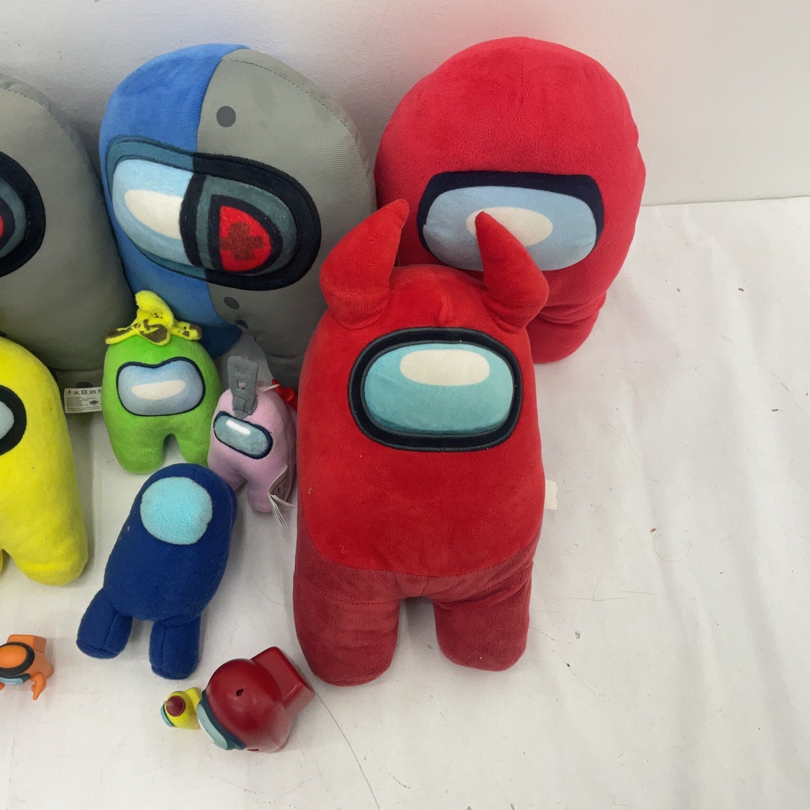 LOT 16 Among Us Plush Toy Multicolor Pre - Owned - Warehouse Toys