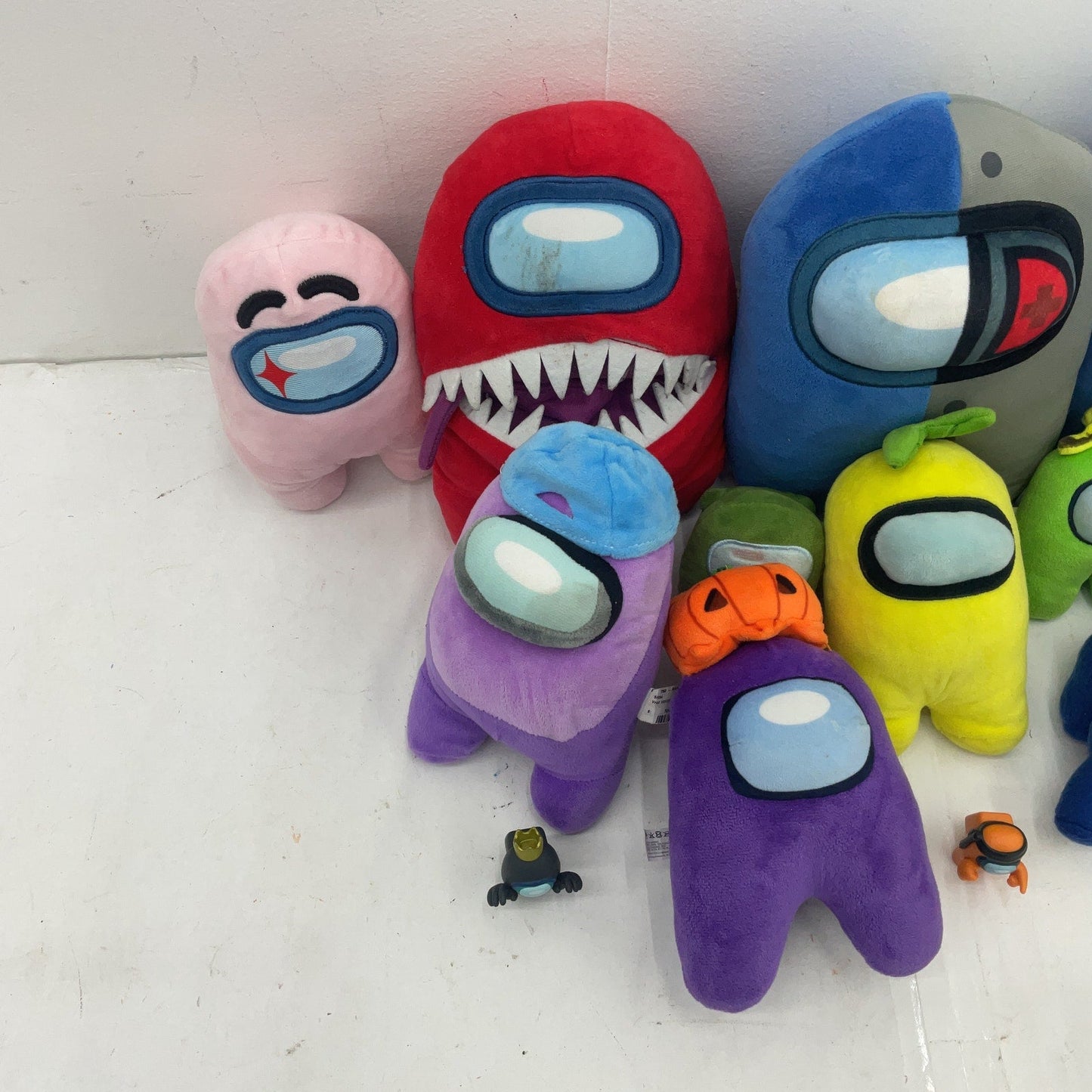 LOT 16 Among Us Plush Toy Multicolor Pre - Owned - Warehouse Toys