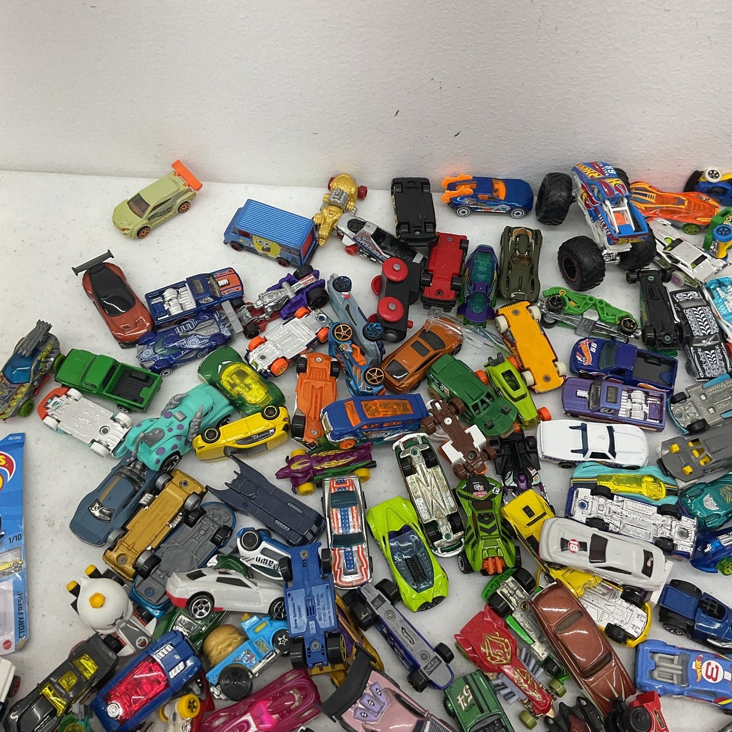 LOT 16 LBS Hot Wheels & Others Diecast Toy Cars Trucks Monster Trucks Vehicles - Warehouse Toys