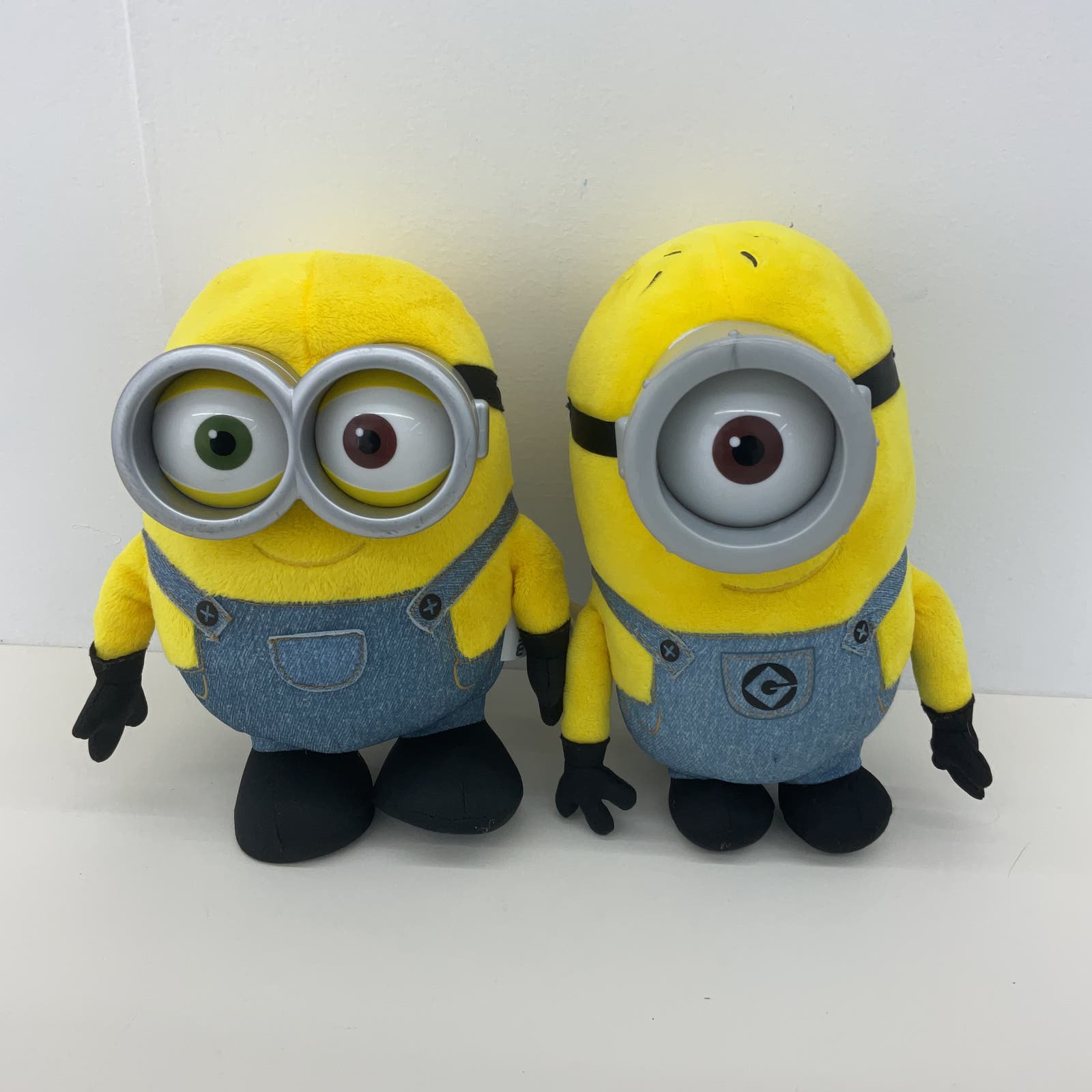 LOT 2 Despicable Me Minions Goggles Character Plush Dolls Stuffed Toys - Warehouse Toys