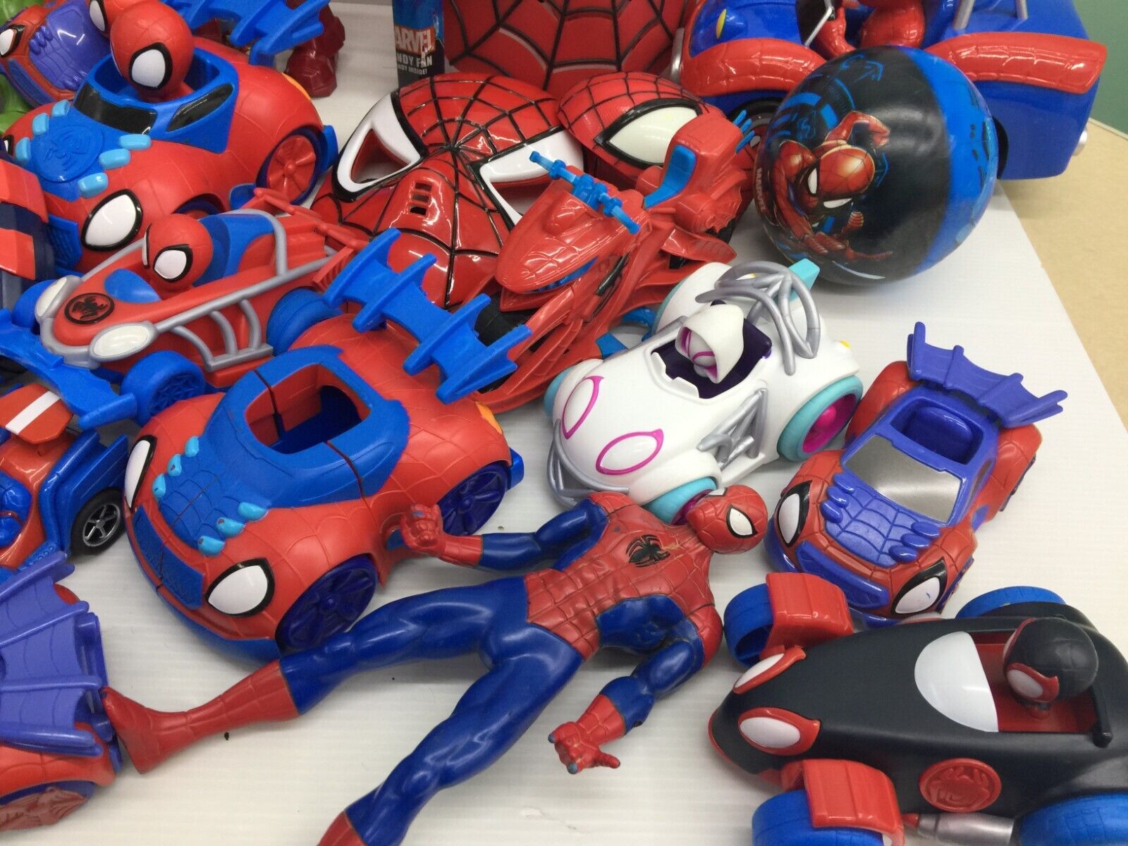 LOT 30 lbs Mixed Super Heroes Villains Marvel Spiderman Hulk Action Figure Toys - Warehouse Toys