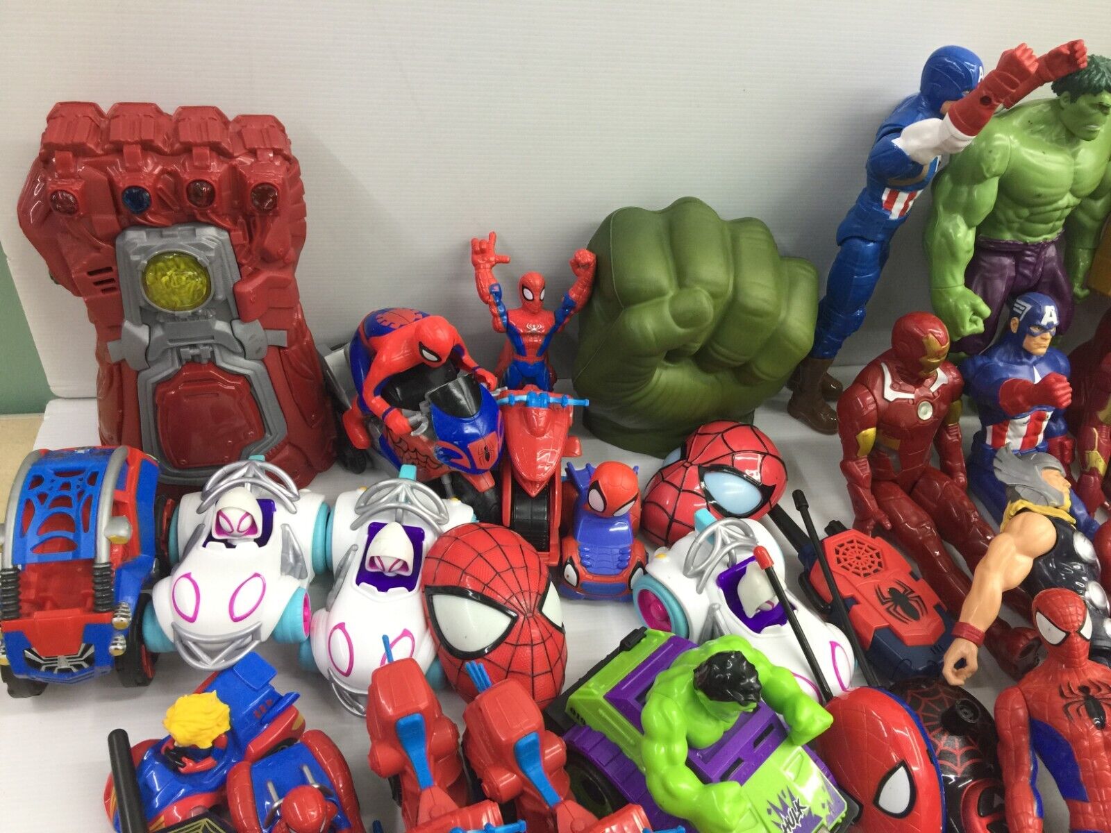 LOT 32 lbs Mixed Super Heroes Villains Marvel Spiderman Hulk Action Figure Toys - Warehouse Toys