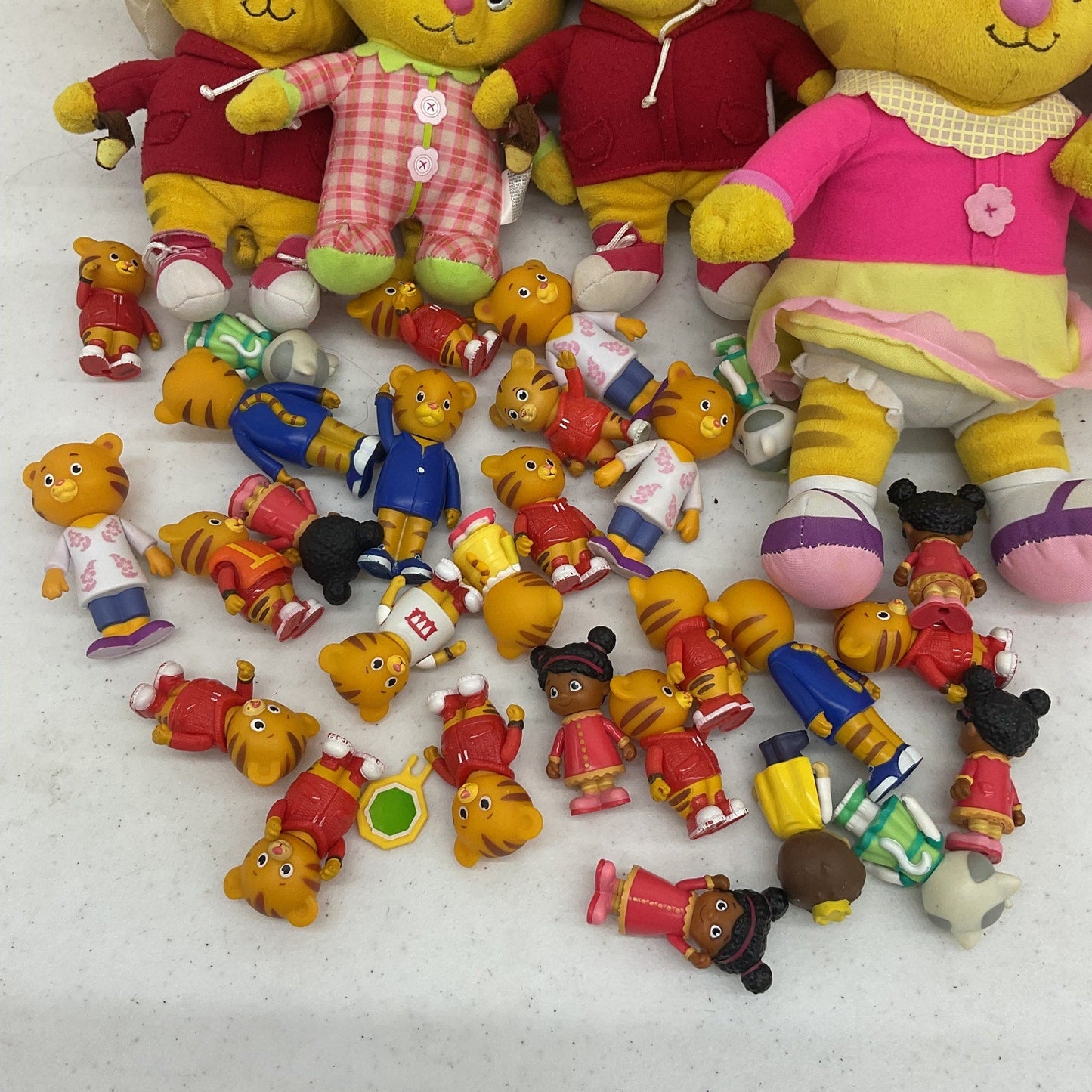 LOT 5 lbs Mr Rogers Daniel Tigers Neighborhood Character Preowned Plush Dolls - Warehouse Toys