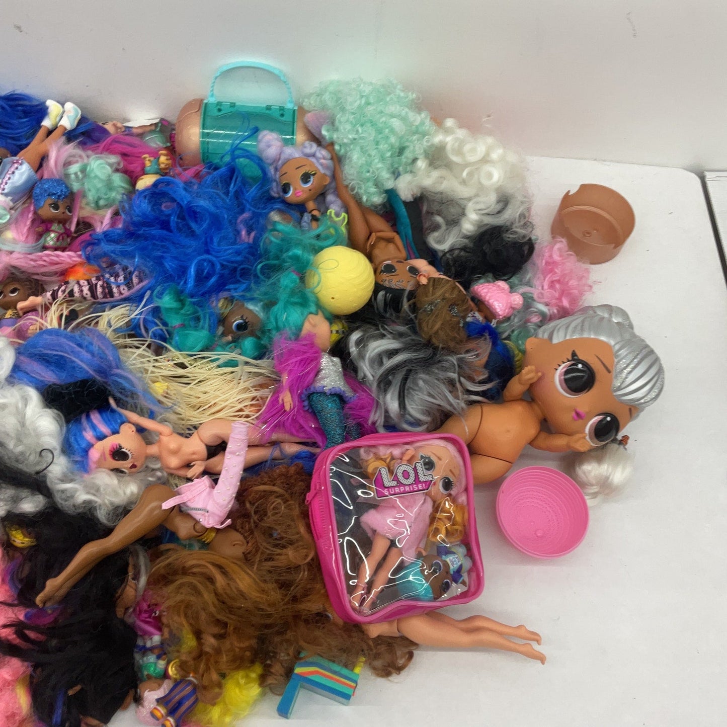 LOT 6 lbs Mixed MGA LOL OMG Surprise Big Lil Sistas Play Fashion Dolls Preowned - Warehouse Toys