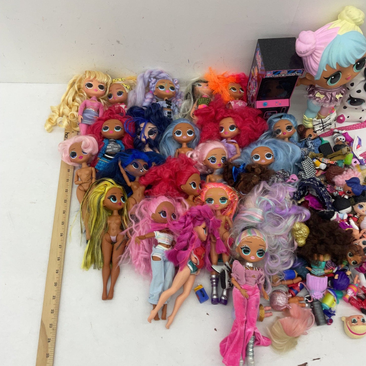 LOT MGA LOL OMG Surprise Big Lil Sistas Play Fashion Dolls Preowned 12 lbs - Warehouse Toys