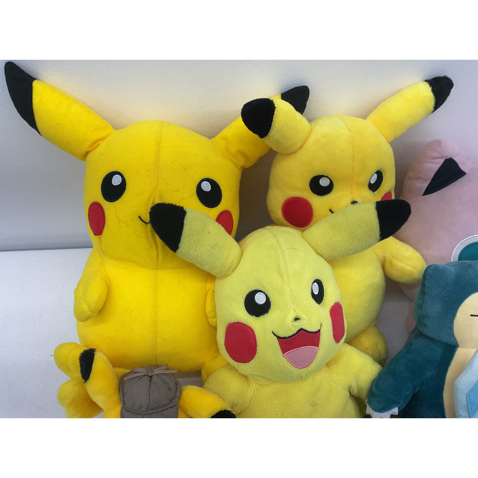 Pokémon hotsell plush lot of 12