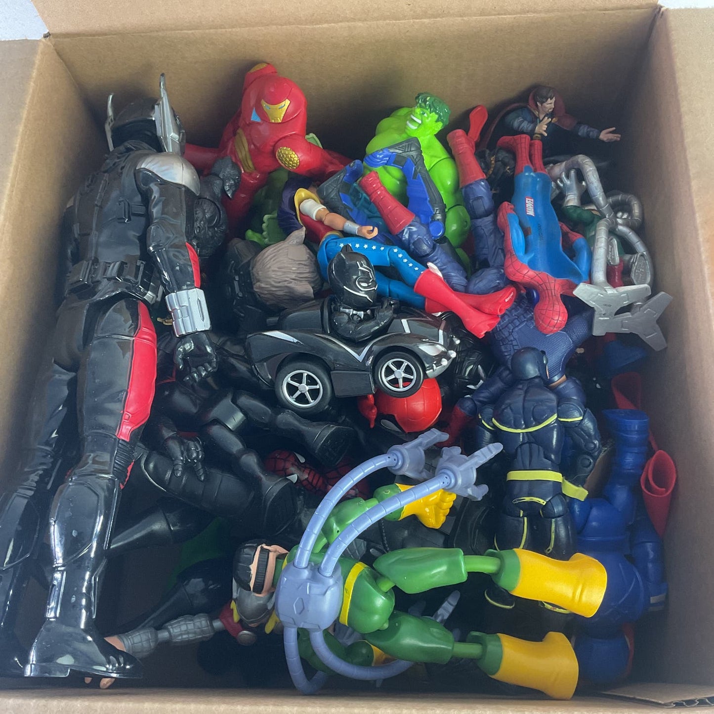 LOT of 8 lbs Mixed Marvel Action Figures Toys & Hobbies wholesale - Warehouse Toys