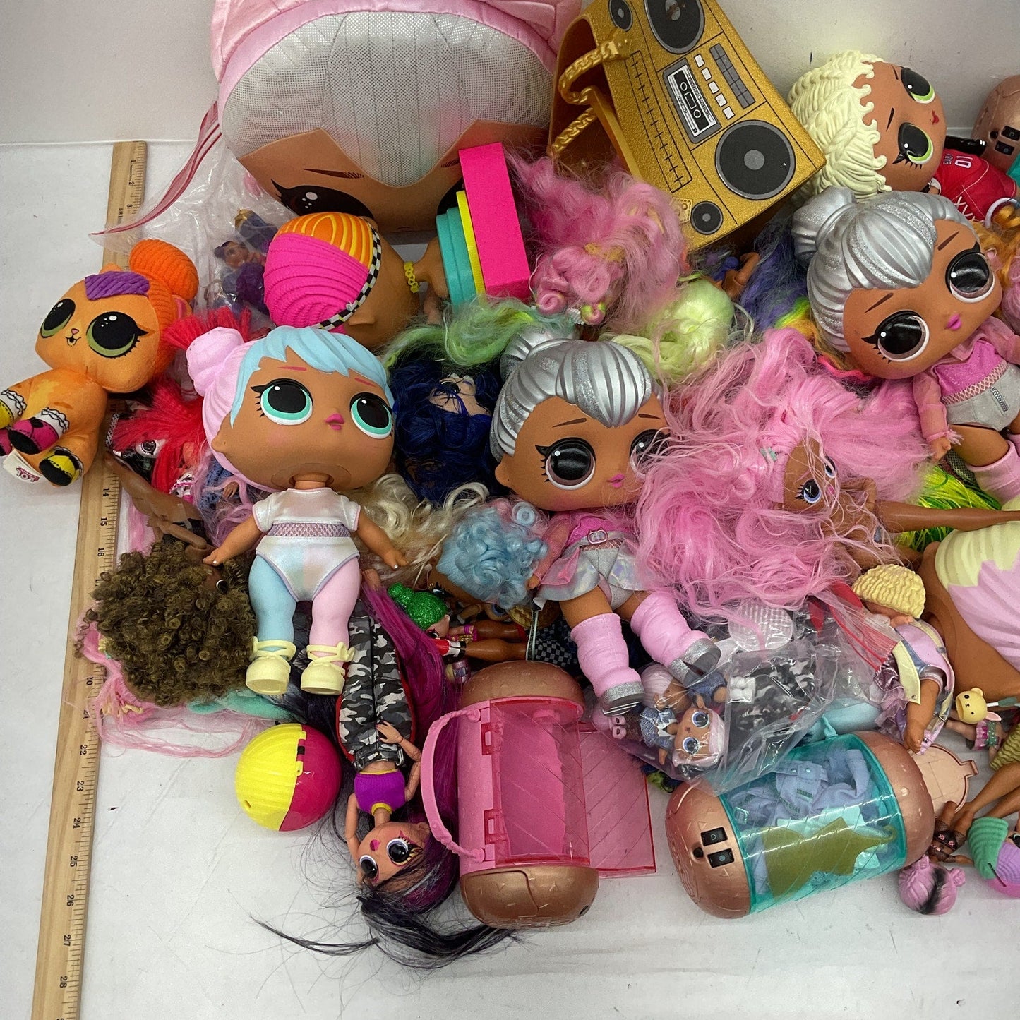 MGA Fashion Dolls Accessories LOL OMG Surprise! Lil Sistas Preowned LOT 25 lbs - Warehouse Toys