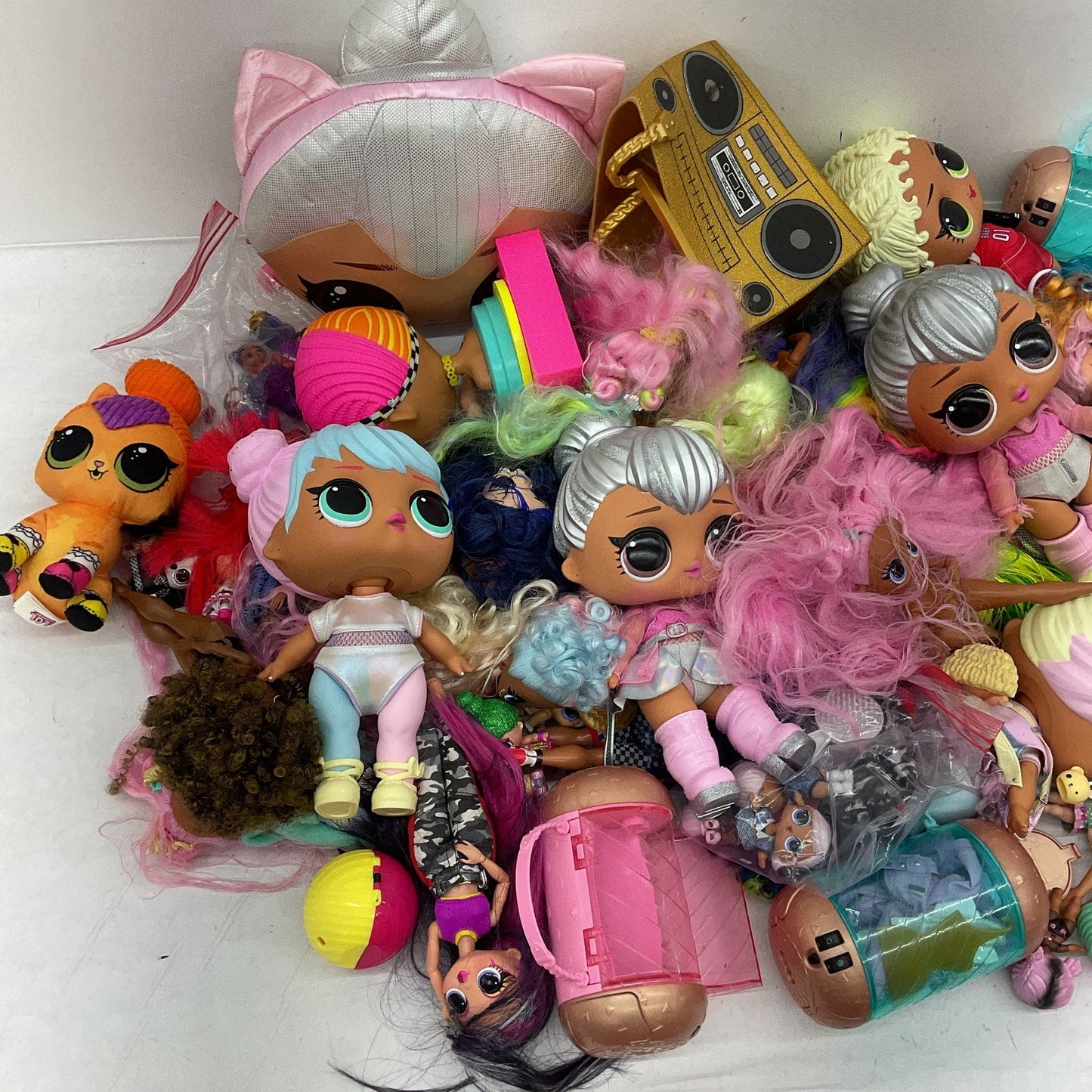 MGA Fashion Dolls Accessories LOL OMG Surprise! Lil Sistas Preowned LOT 25 lbs - Warehouse Toys