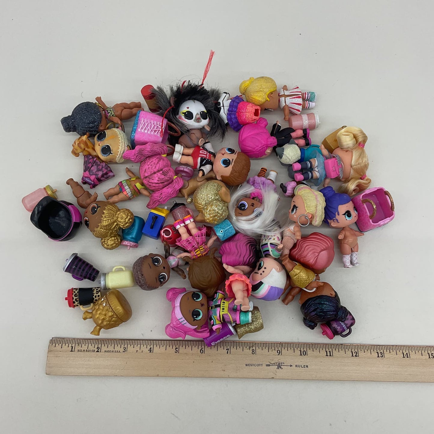 MGA LOL OMG SURPRISE! Fashion Mini Dolls Lil Sistas Toy Figures Used - Warehouse Toys