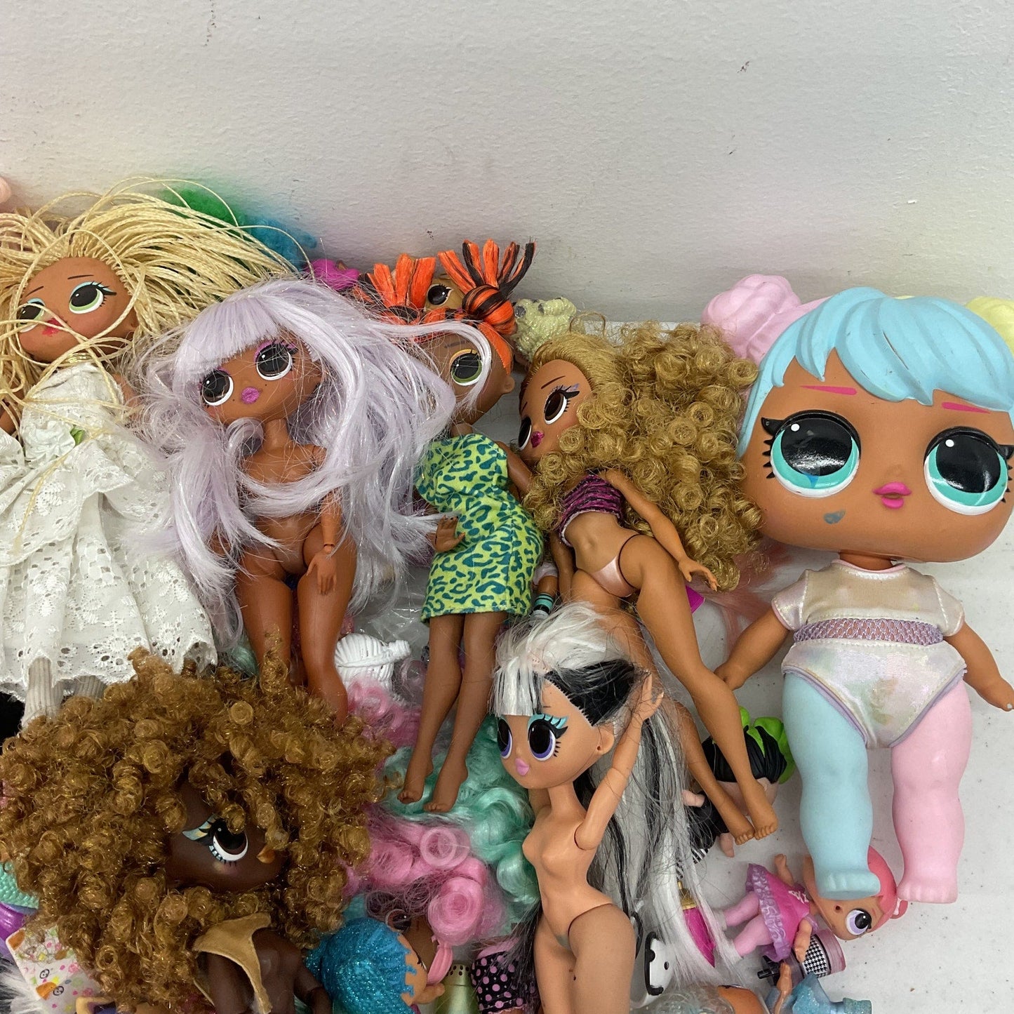 MGA LOT 20 LBS LOL OMG Surprise Fashion Dolls Multicolor Preowned - Warehouse Toys