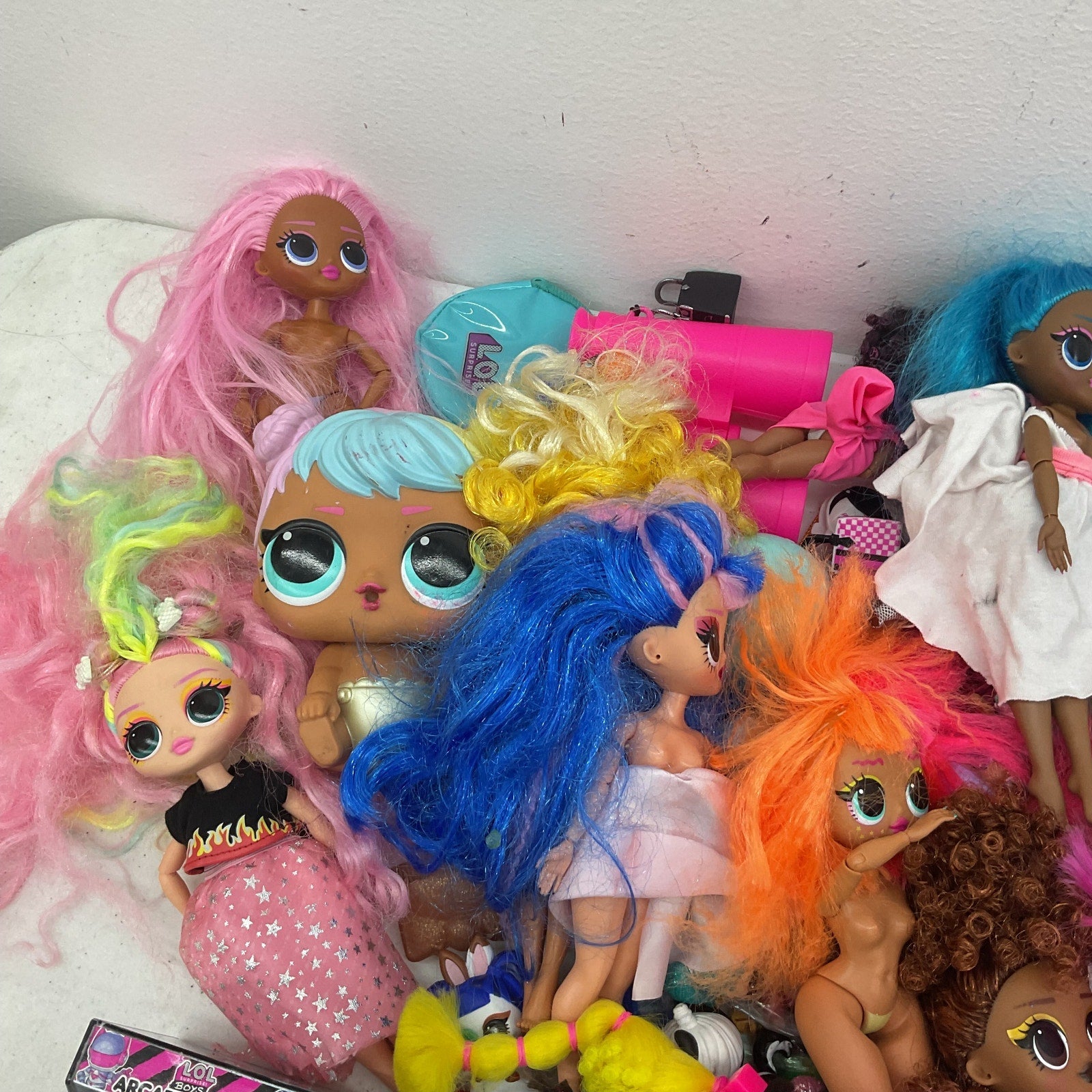 MGA LOT 20 LBS LOL OMG Surprise Fashion Dolls Multicolor Preowned - Warehouse Toys