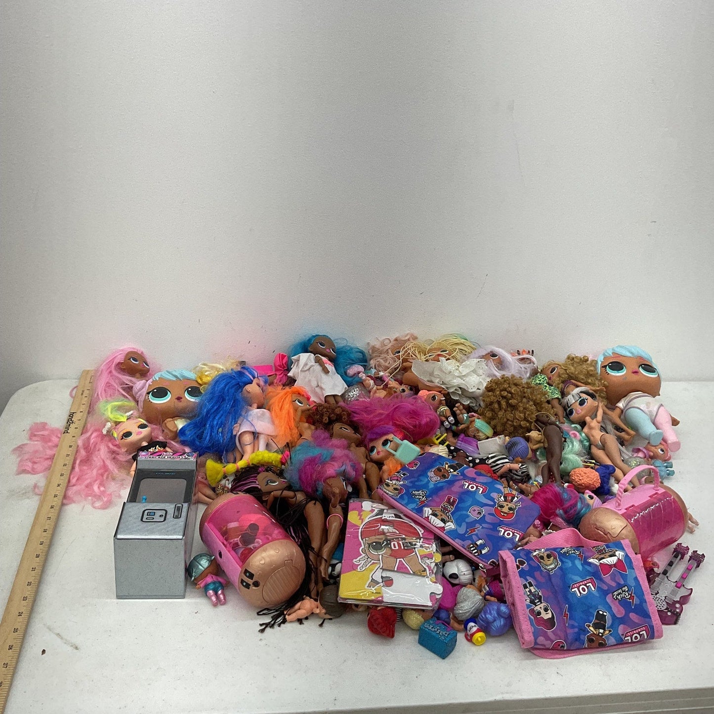 MGA LOT 20 LBS LOL OMG Surprise Fashion Dolls Multicolor Preowned - Warehouse Toys