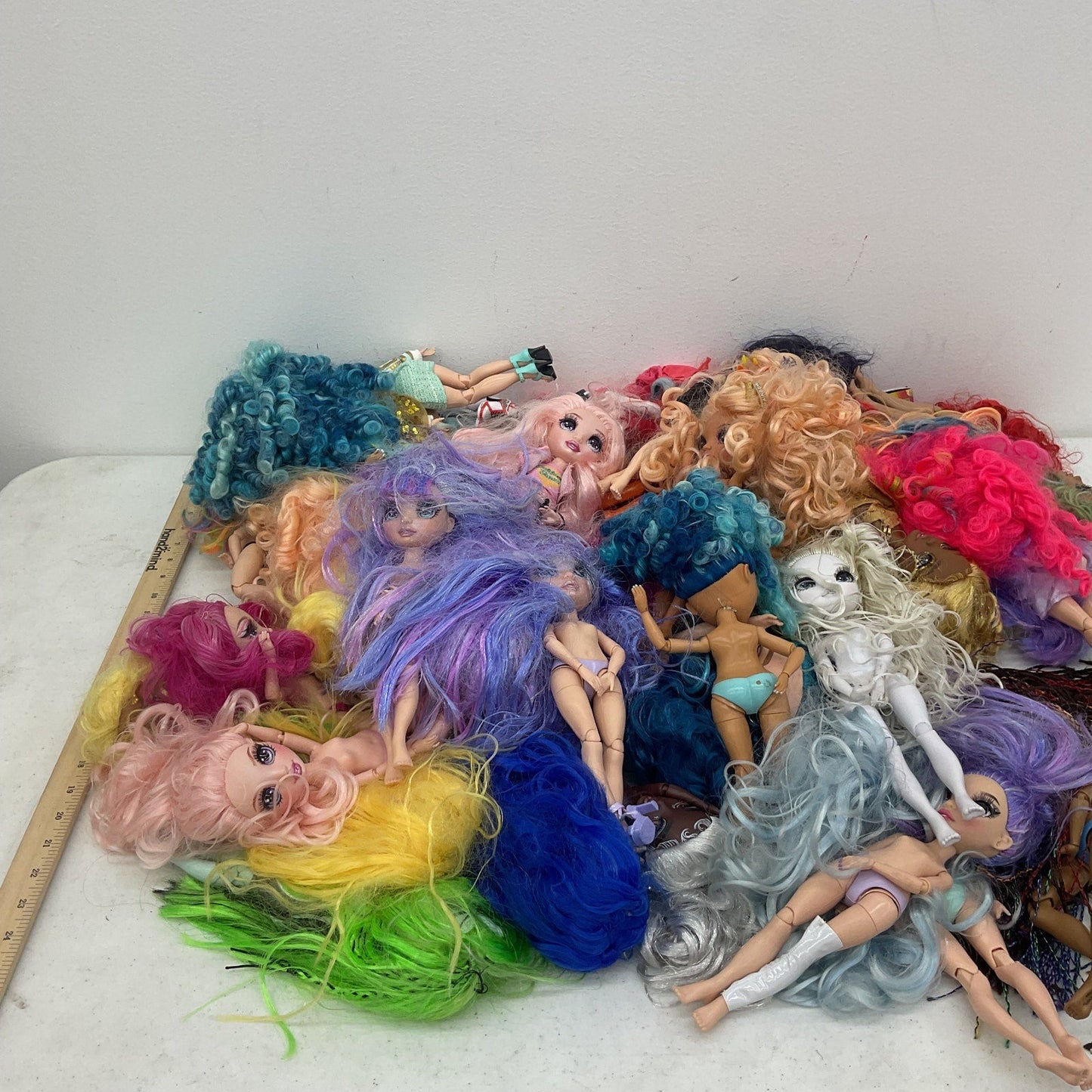 Mixed LOT 20lbs Preowned MGA LOL OMG Fashion Dolls 223Multicolor - Warehouse Toys