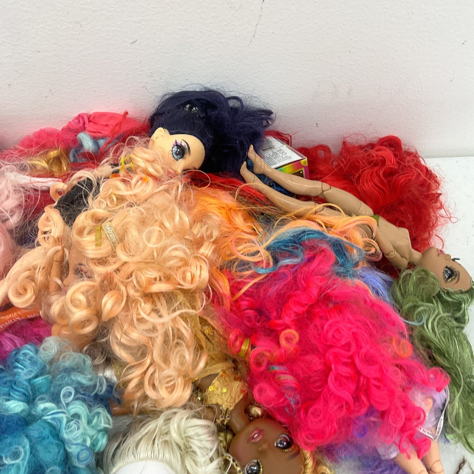 Mixed LOT 20lbs Preowned MGA LOL OMG Fashion Dolls 223Multicolor - Warehouse Toys