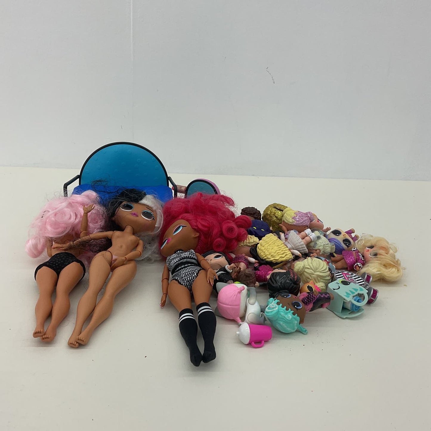 Mixed MGA LOL OMG Surprise! Toy Fashion Dolls Big Lil Sistas Loose Used - Warehouse Toys