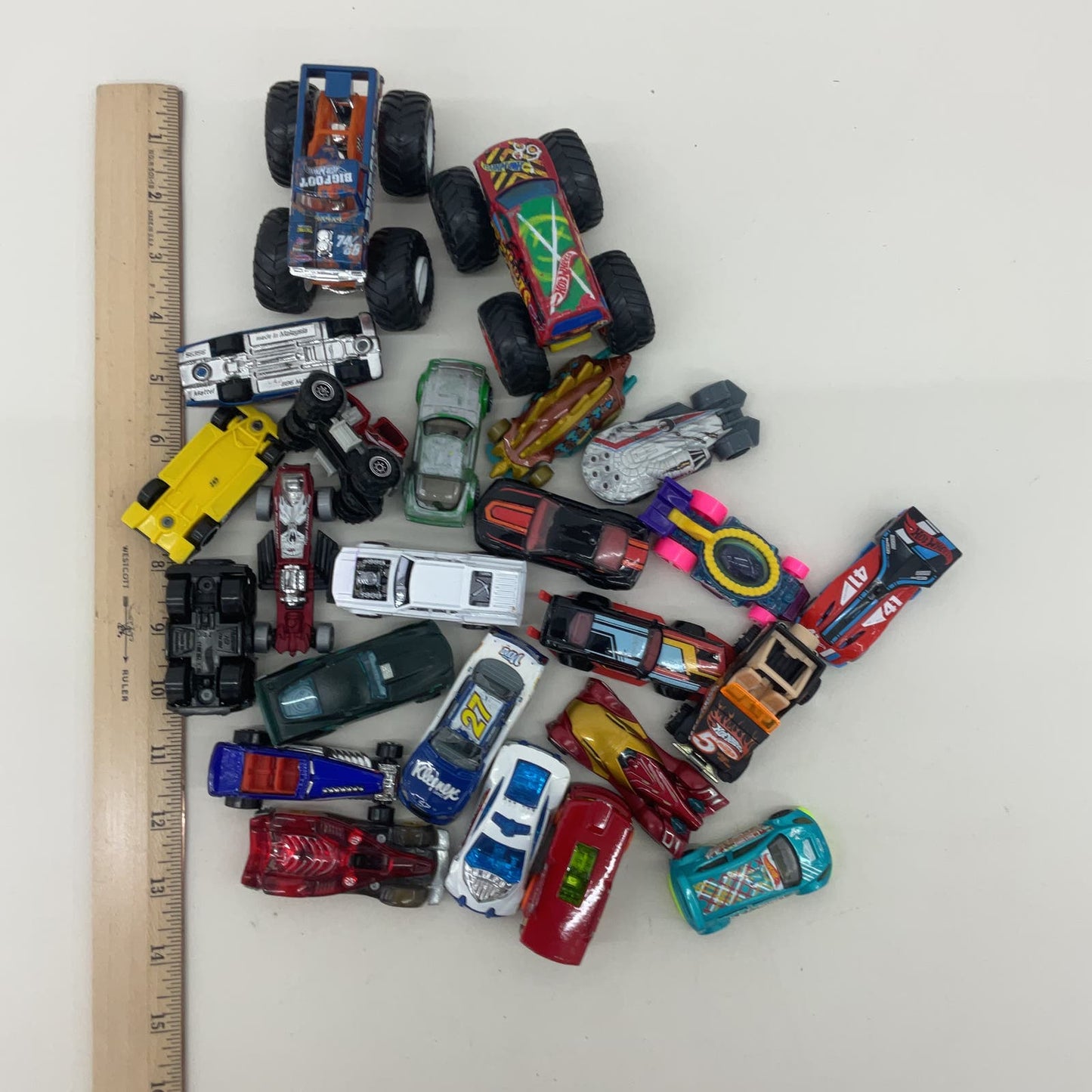 Mixed Modern Hot Wheels & Others Toy Vehicles, Multicolor, Diecast Metal Plastic - Warehouse Toys