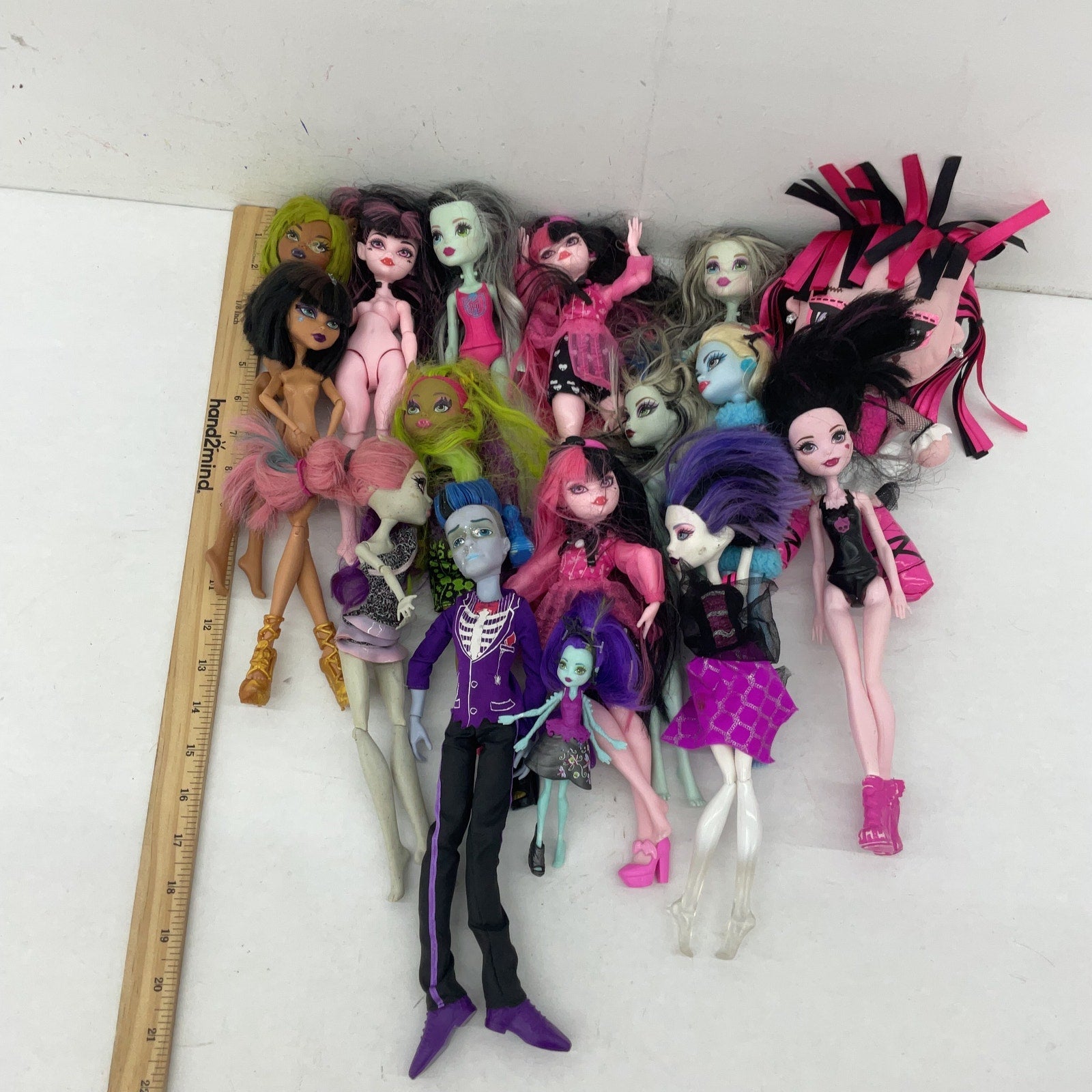 Monster High & Others Fashion Dolls Toys Preowned Mixed Characters LOT 4 lbs - Warehouse Toys