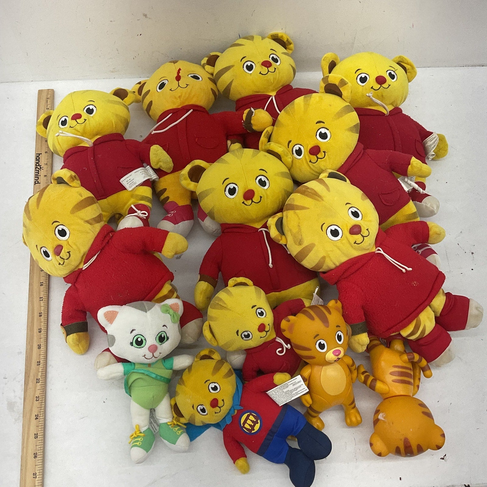 Mr Rogers Daniel Tigers Neighborhood Character Plush Dolls Preowned LOT 5 lbs - Warehouse Toys